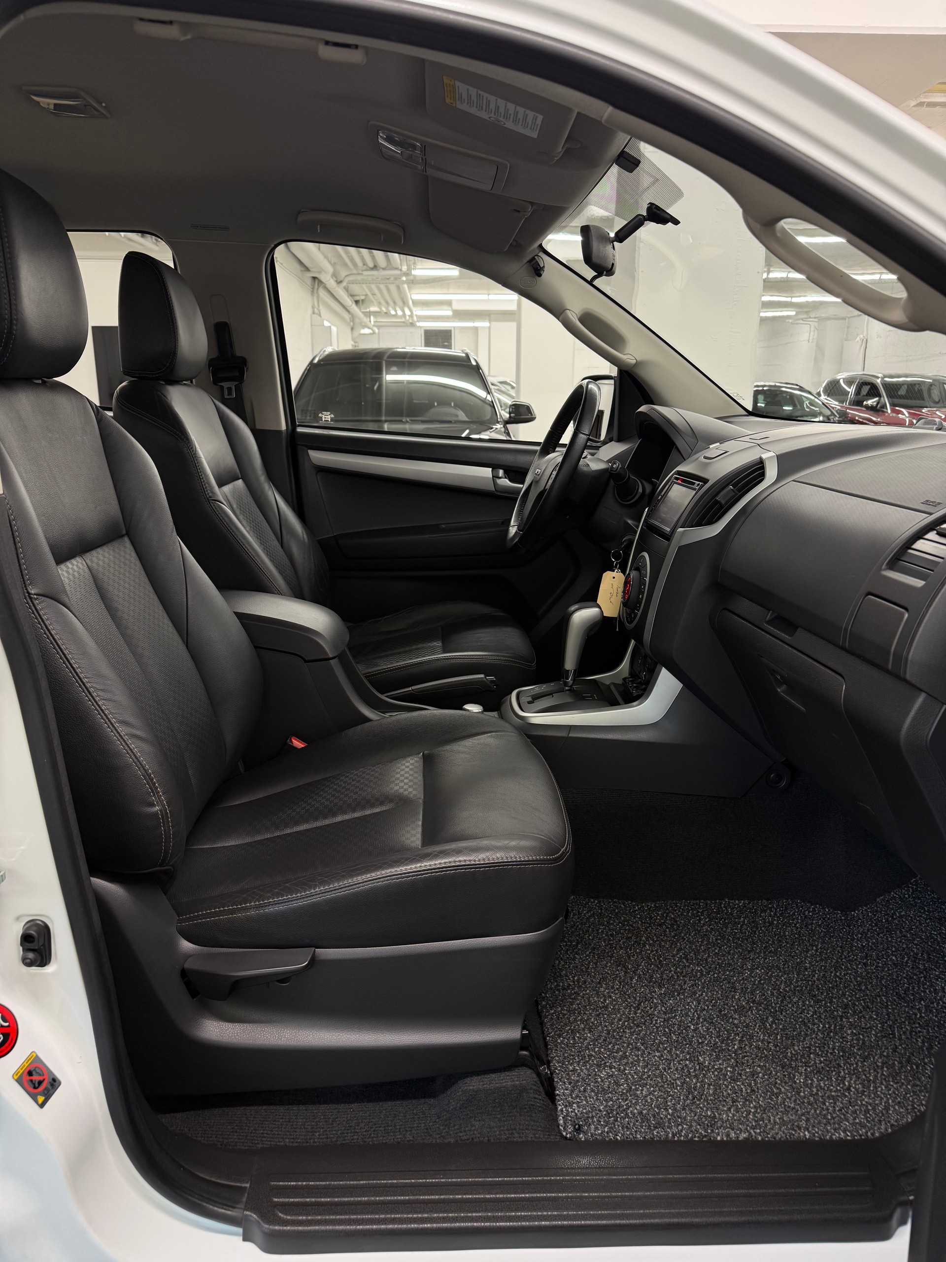 ISUZU D-MAX 2.5 Crew Cab Solar Special 4x4-image-22