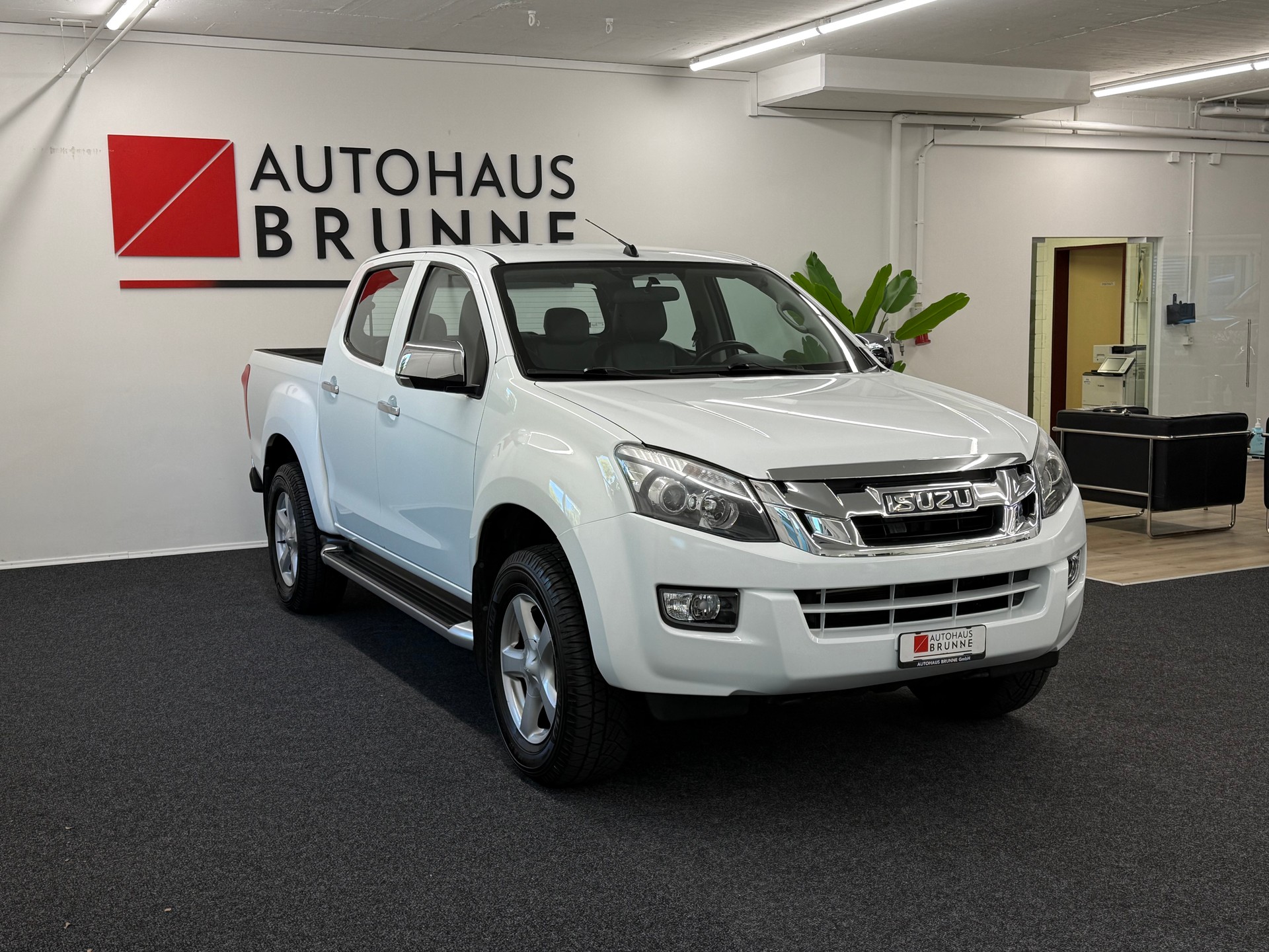 ISUZU D-MAX 2.5 Crew Cab Solar Special 4x4-showroom-element-2