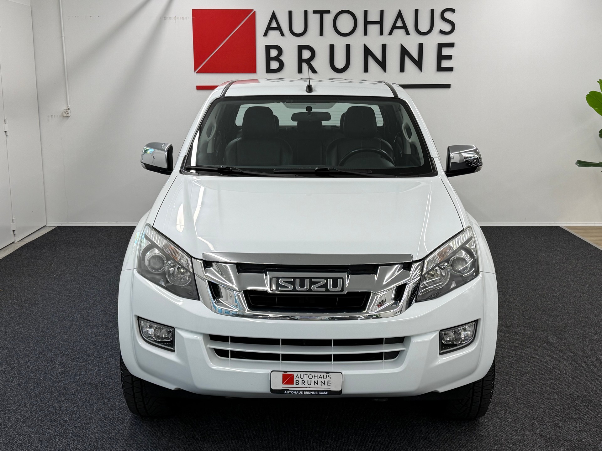 ISUZU D-MAX 2.5 Crew Cab Solar Special 4x4-showroom-element-1
