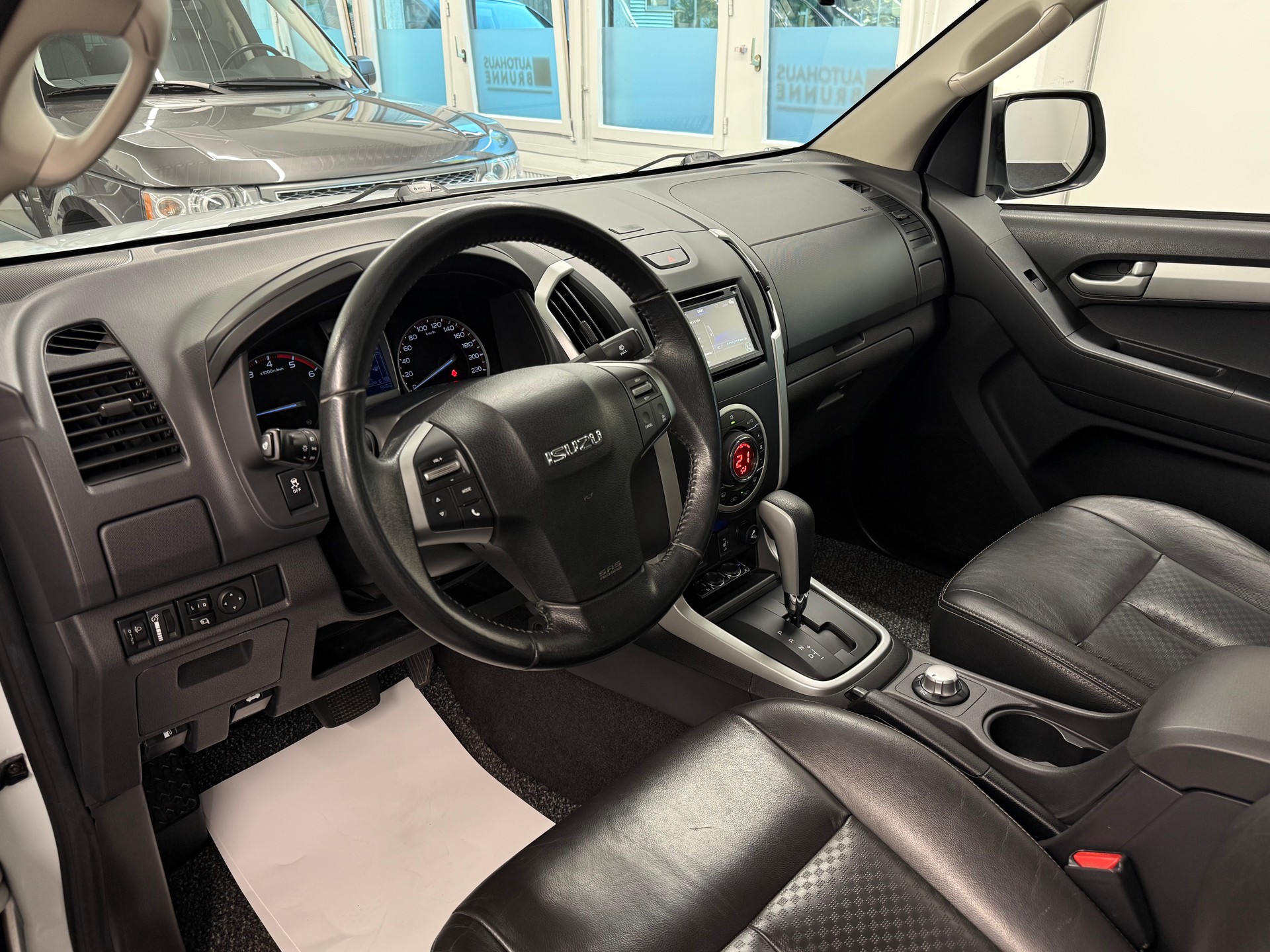 ISUZU D-MAX 2.5 Crew Cab Solar Special 4x4-image-12
