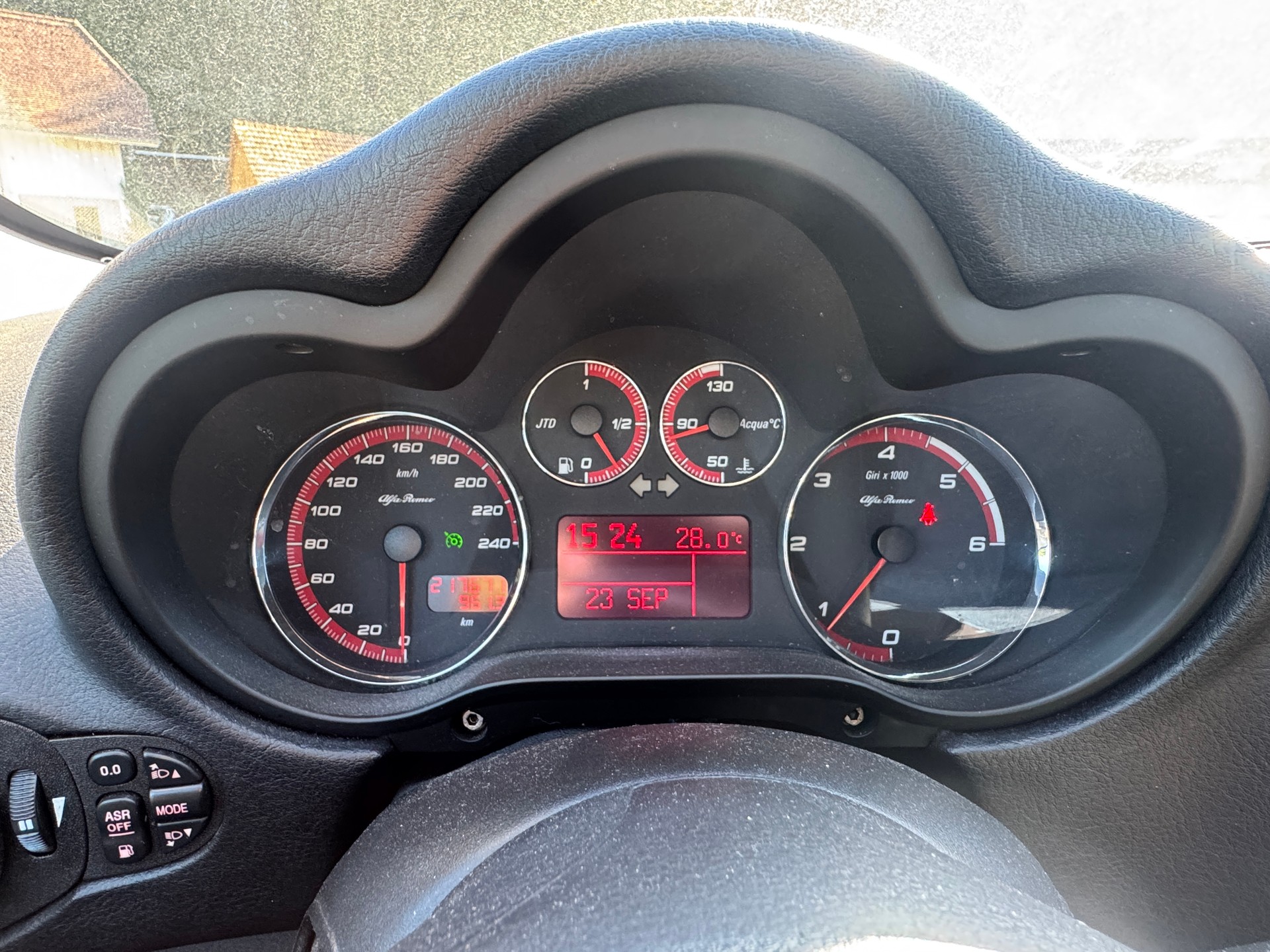 ALFA ROMEO GT 1.9 JTD Q2-image-15