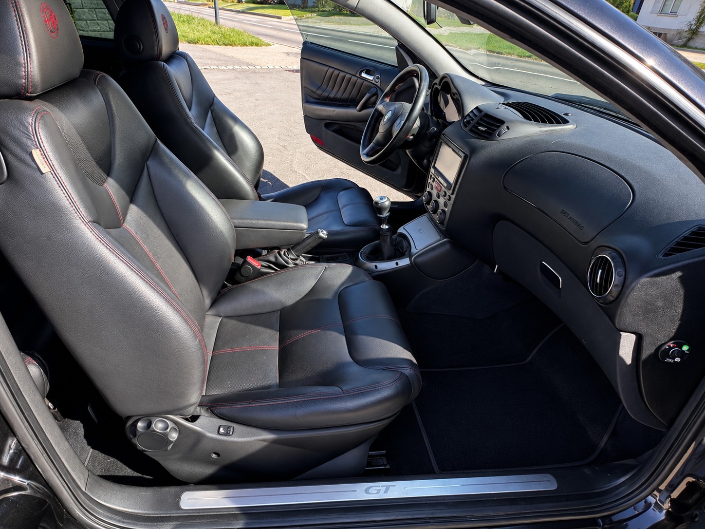 ALFA ROMEO GT 1.9 JTD Q2-image-11
