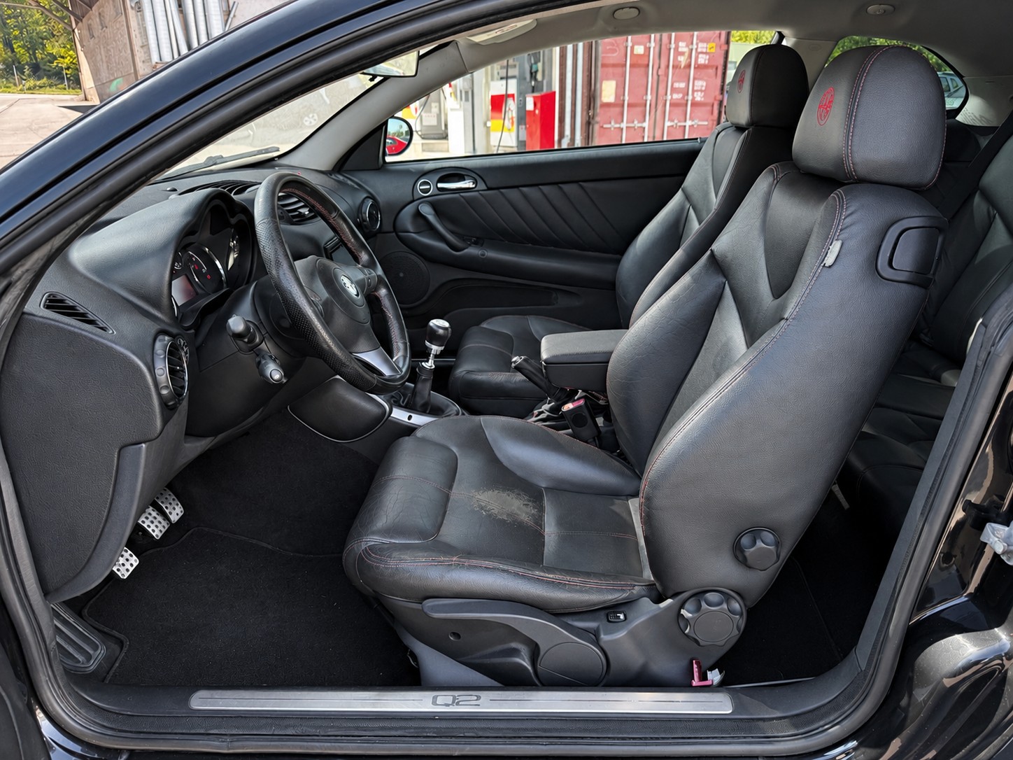 ALFA ROMEO GT 1.9 JTD Q2-image-9
