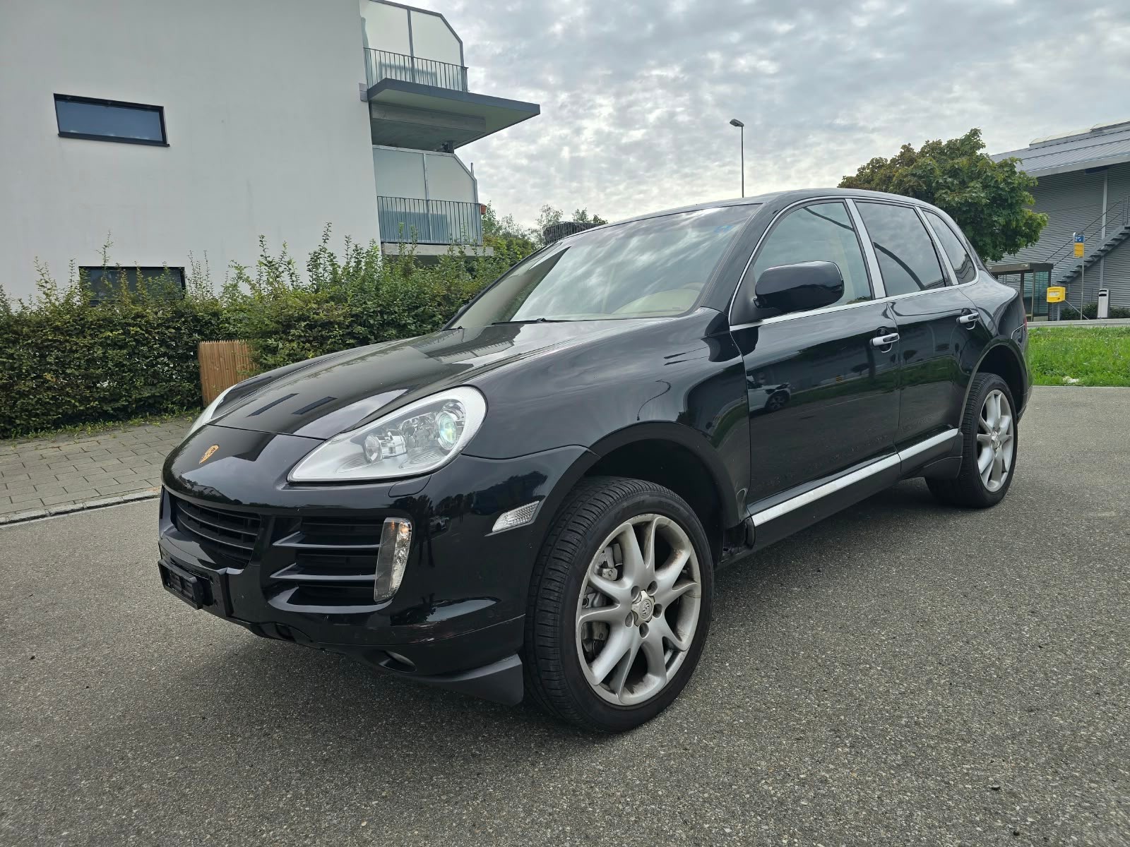 PORSCHE Cayenne S-showroom-element-1