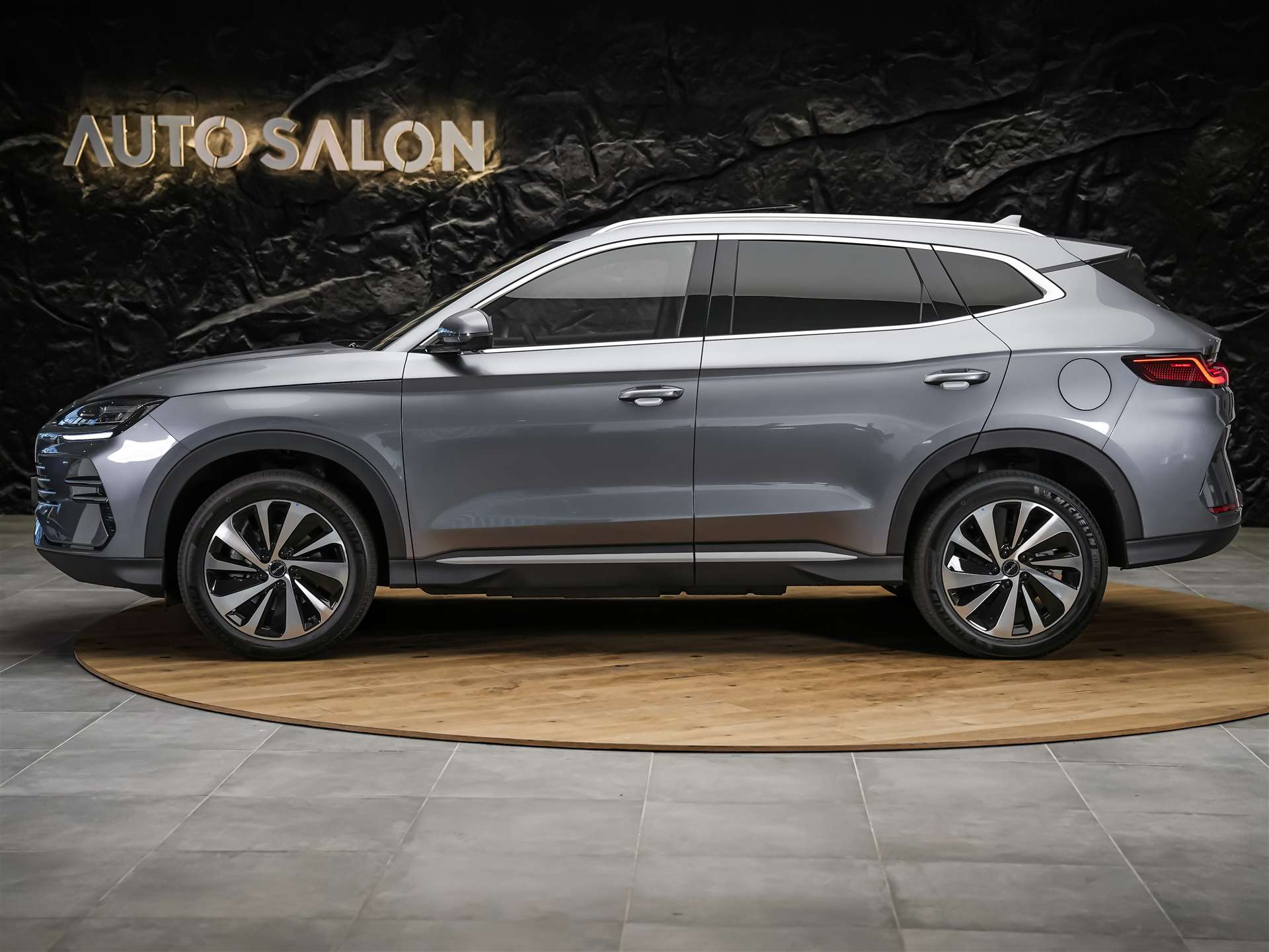 BYD Seal U DM-i Design AWD *SOFORT Verfügbar*Werksgarantie*Lenkradheizung*Sitzbelüftung*360° Kamera*-showroom-element-1