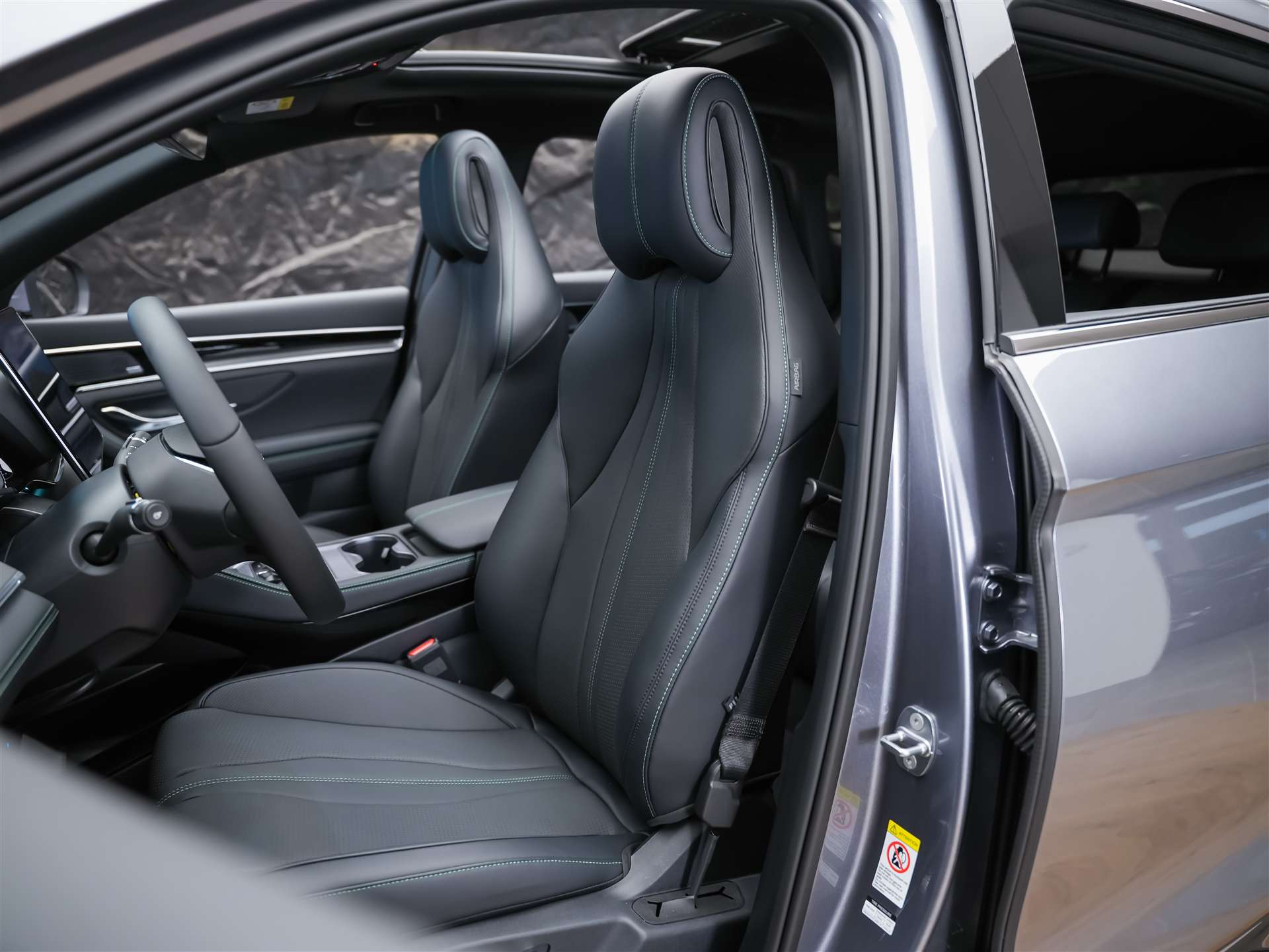 BYD Seal U DM-i Design AWD *SOFORT Verfügbar*Werksgarantie*Lenkradheizung*Sitzbelüftung*360° Kamera*-image-8