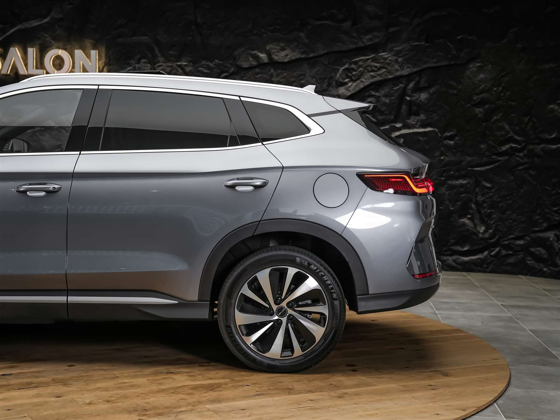 BYD Seal U DM-i Design AWD *SOFORT Verfügbar*Werksgarantie*Lenkradheizung*Sitzbelüftung*360° Kamera*-image-18