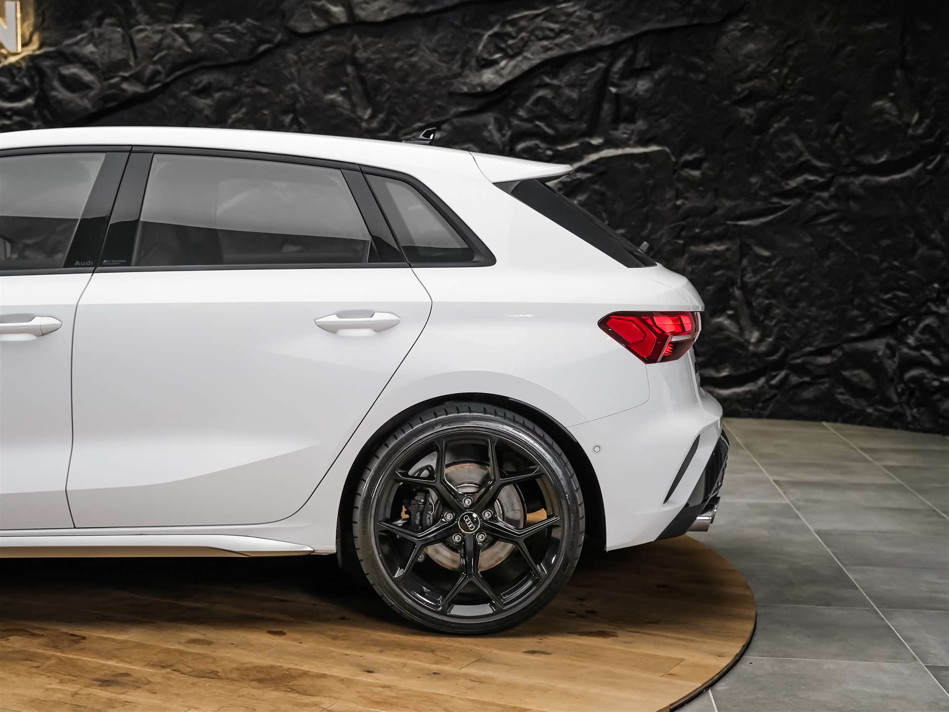 AUDI S3 Sportback TFSI quattro S-tronic *Facelift*El. Sitze*Kamera*-image-16