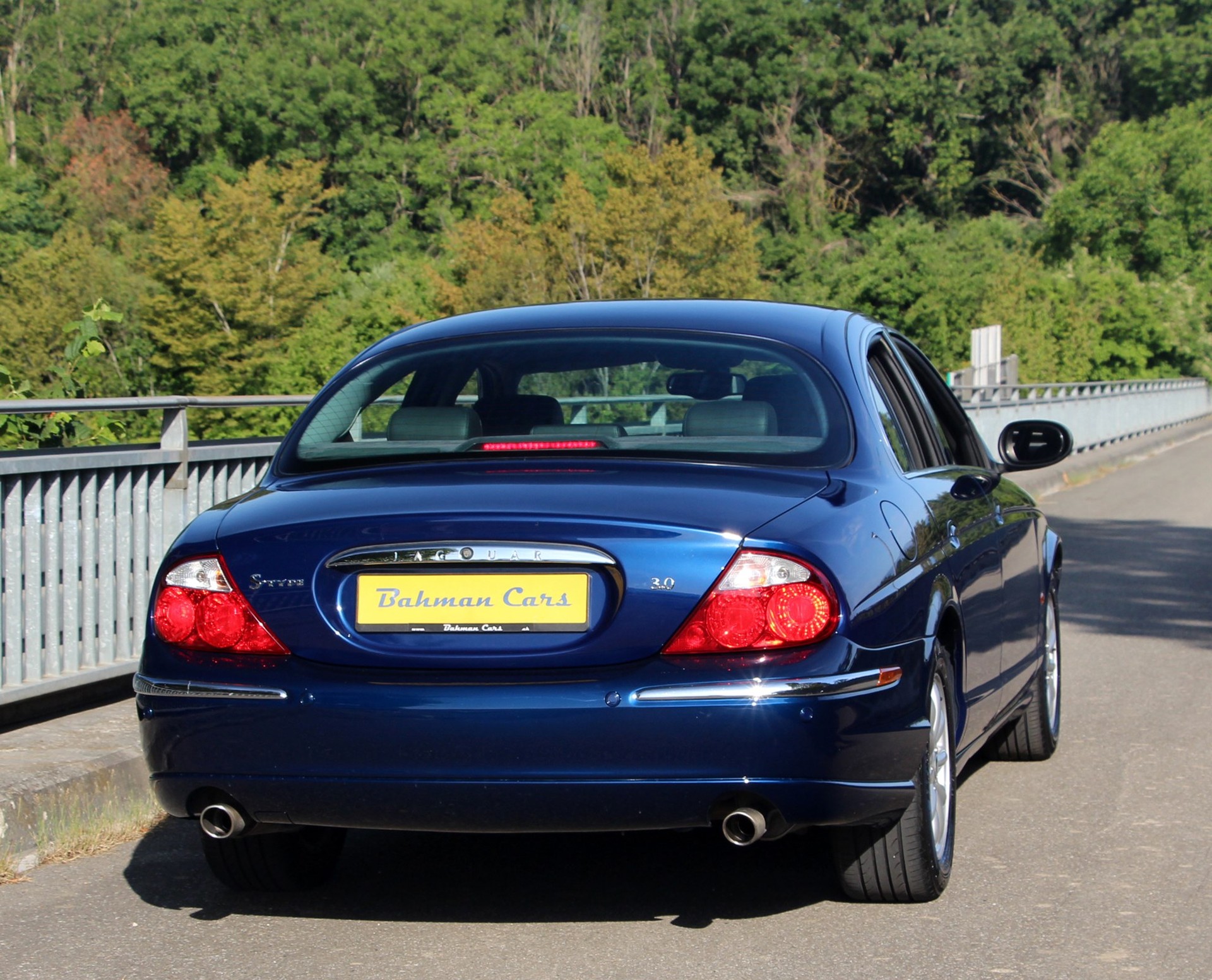 JAGUAR S-Type 3.0 V6 Executive-showroom-element-3