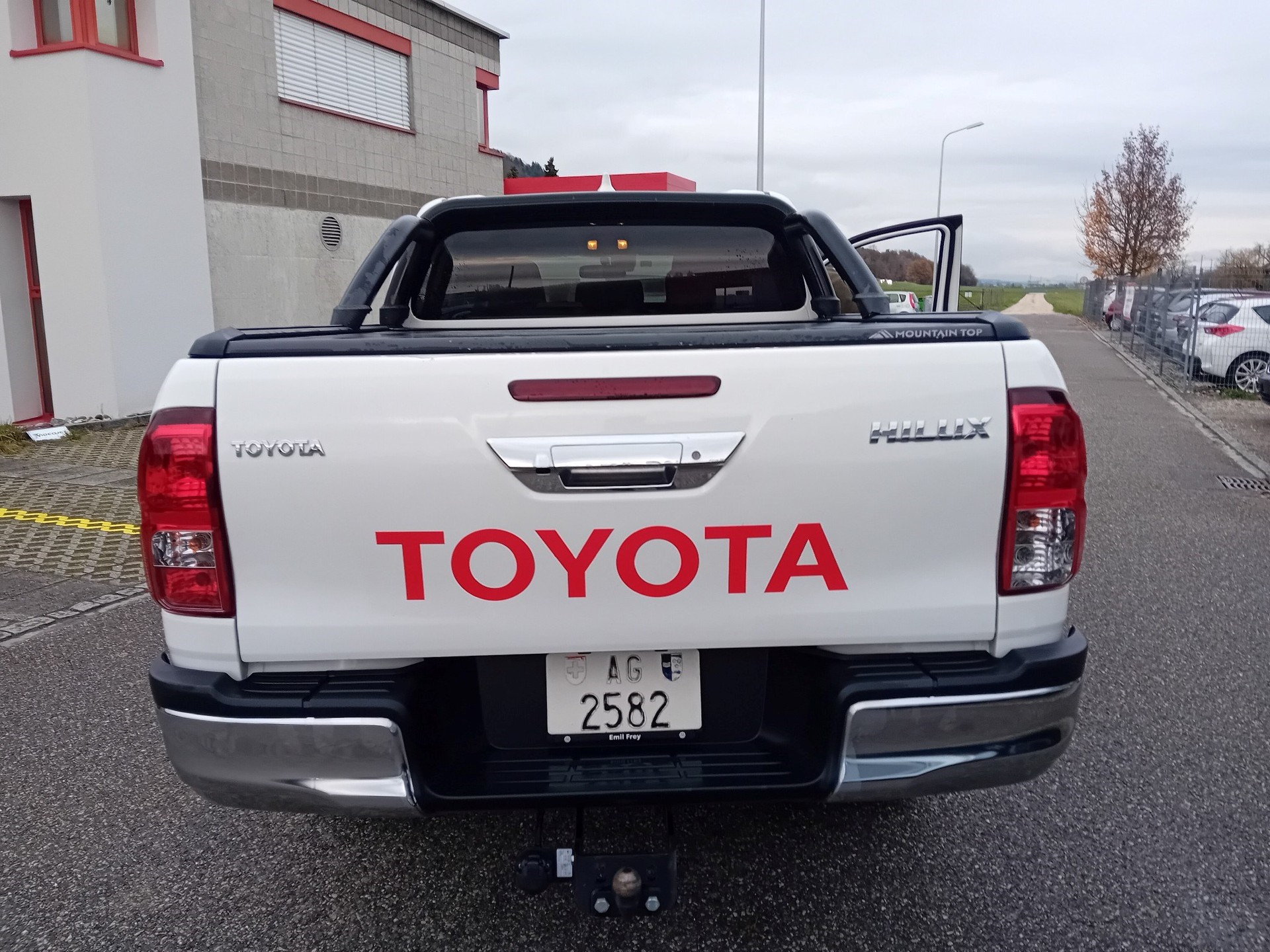 TOYOTA Hilux 2.8D-4D Style Double Cab 4x4 A-image-3