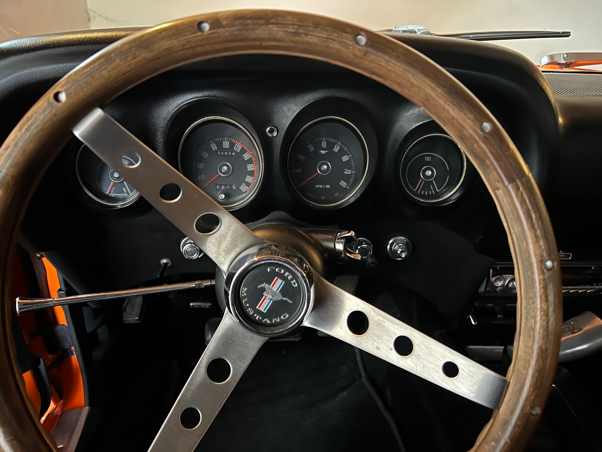 FORD MUSTANG V8-image-10