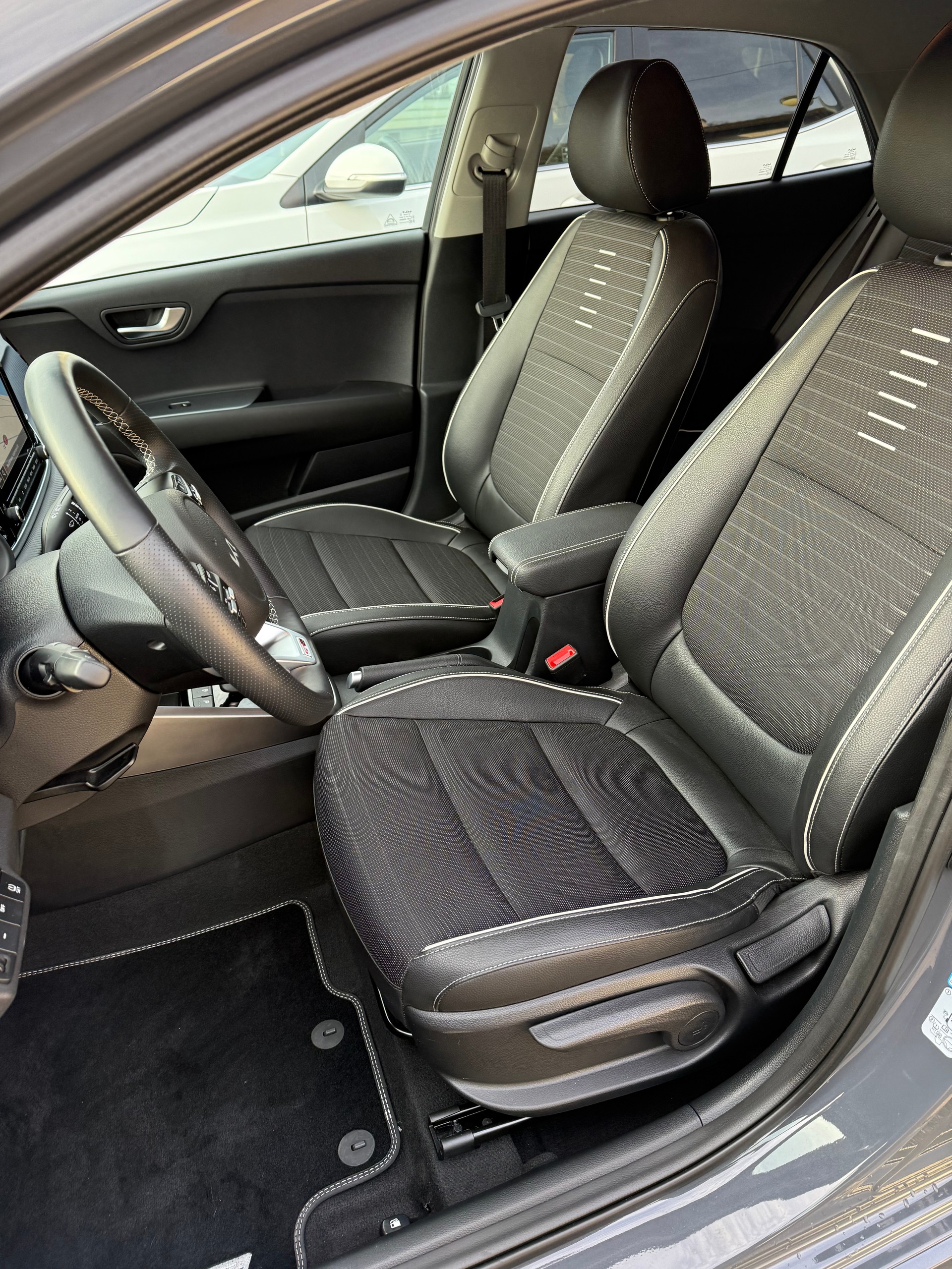 KIA Rio 1.0 T-GDi GT-Line DCT-image-7