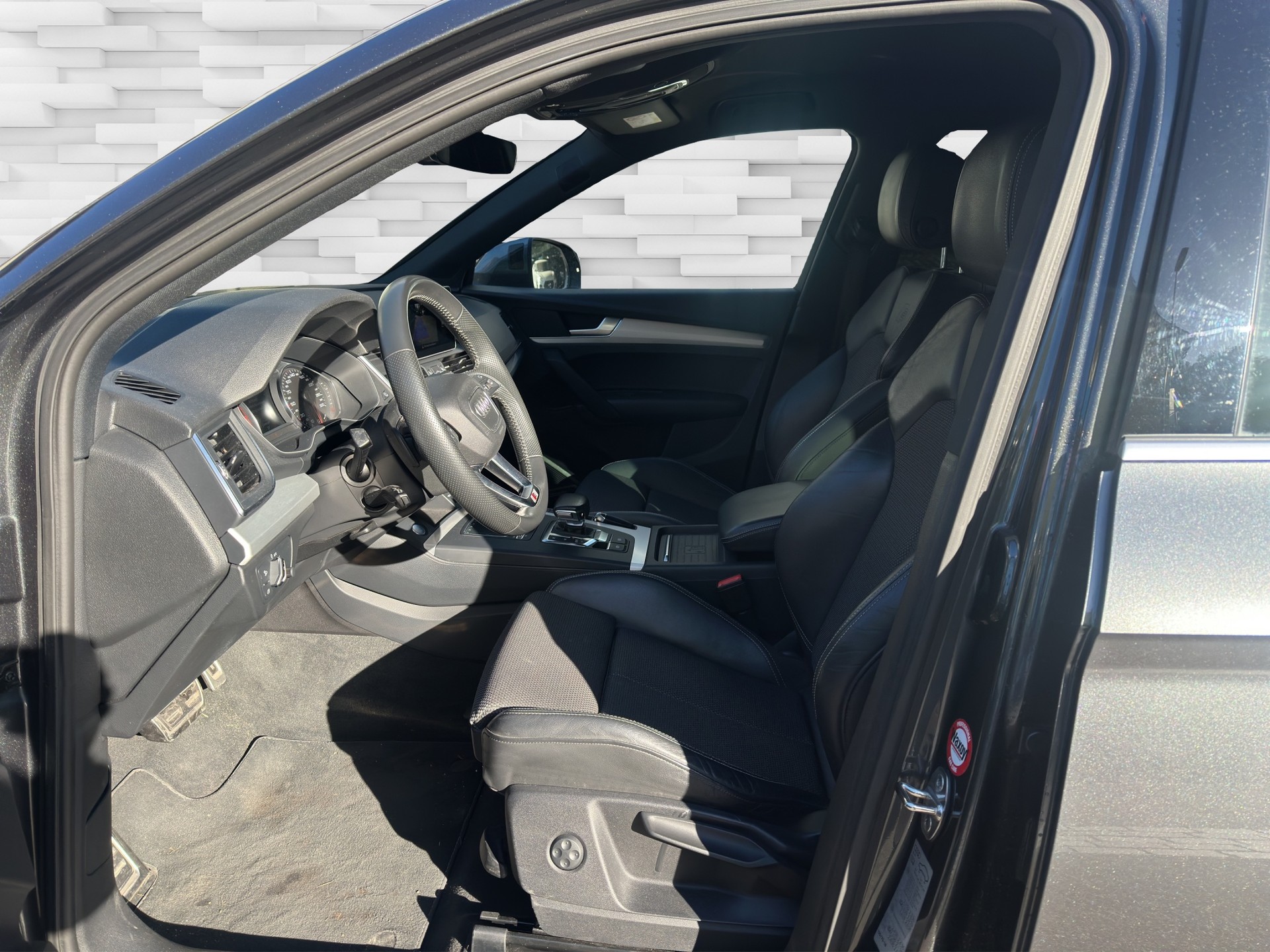 AUDI Q5 2.0 TFSI quattro S-tronic-image-4