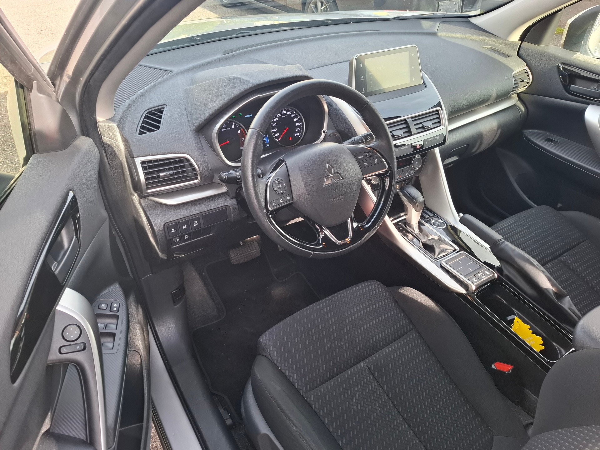 MITSUBISHI Eclipse Cross 1.5 T-Mivec Value 4WD CVT-image-2