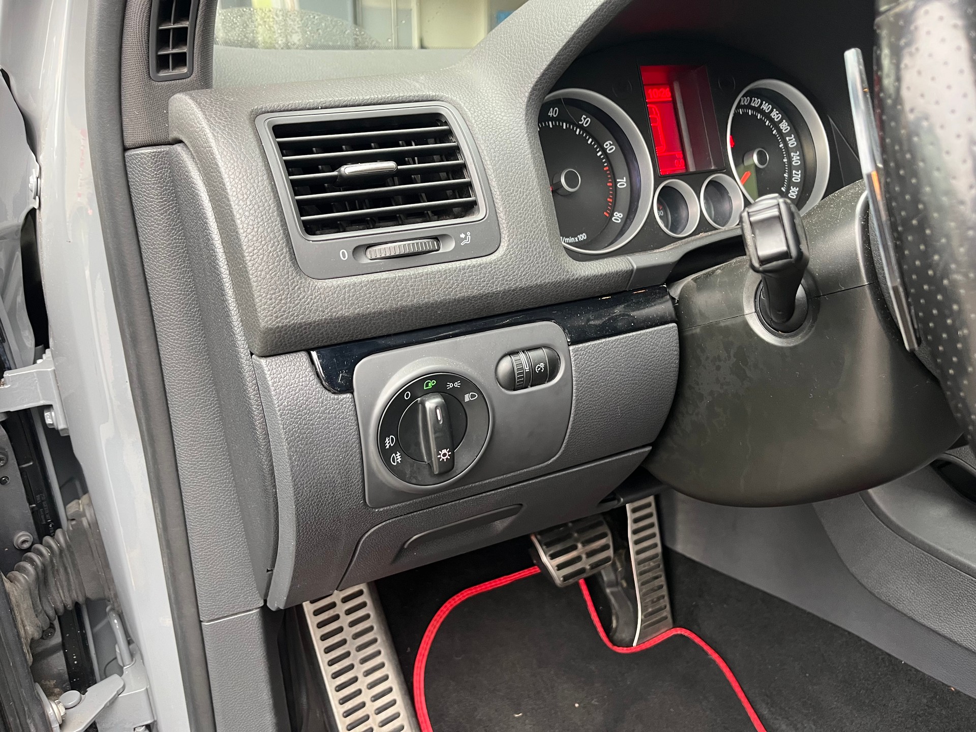 VW Golf 2.0 TFSI GTI Edition 30-image-12
