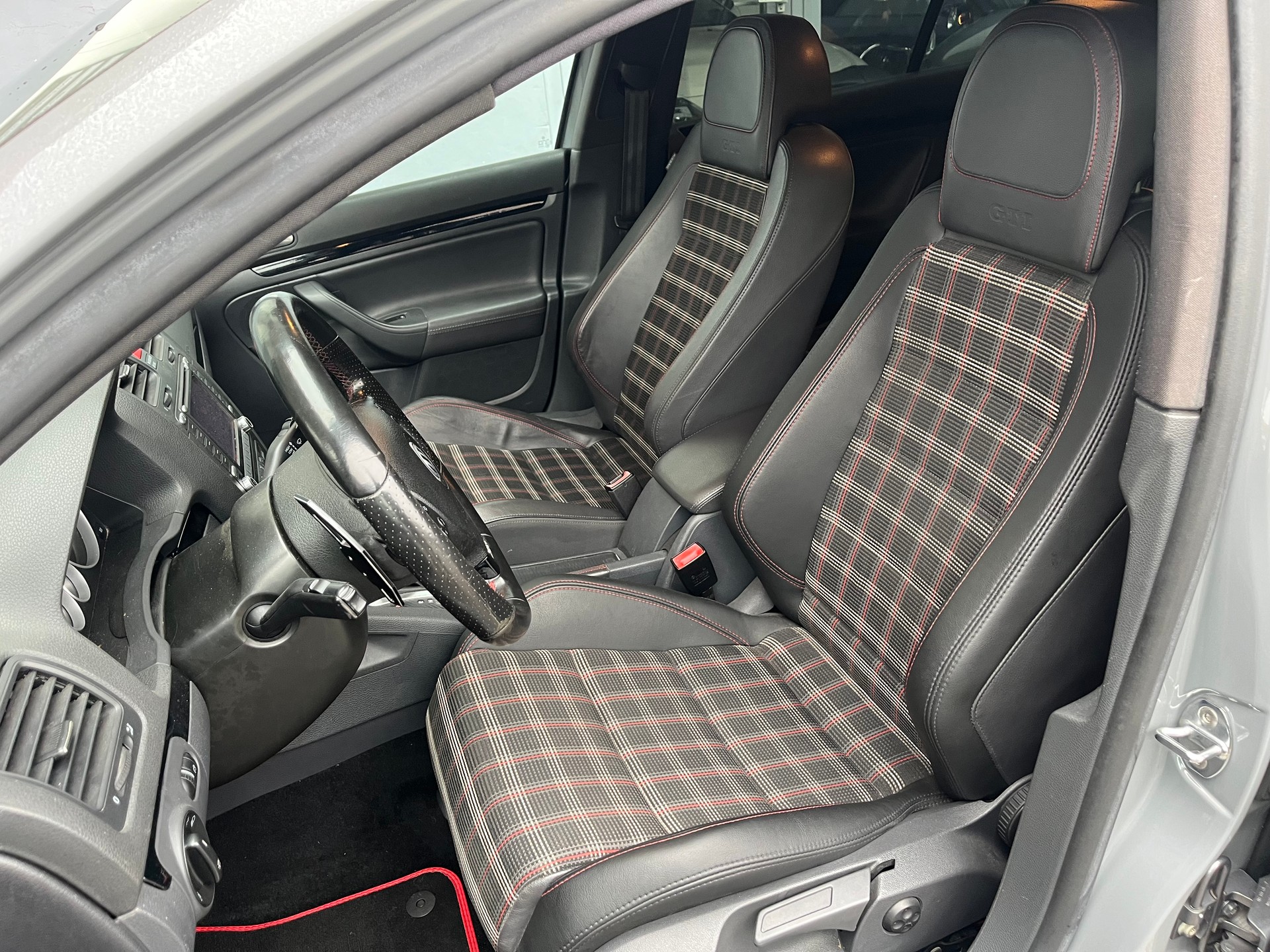 VW Golf 2.0 TFSI GTI Edition 30-image-11