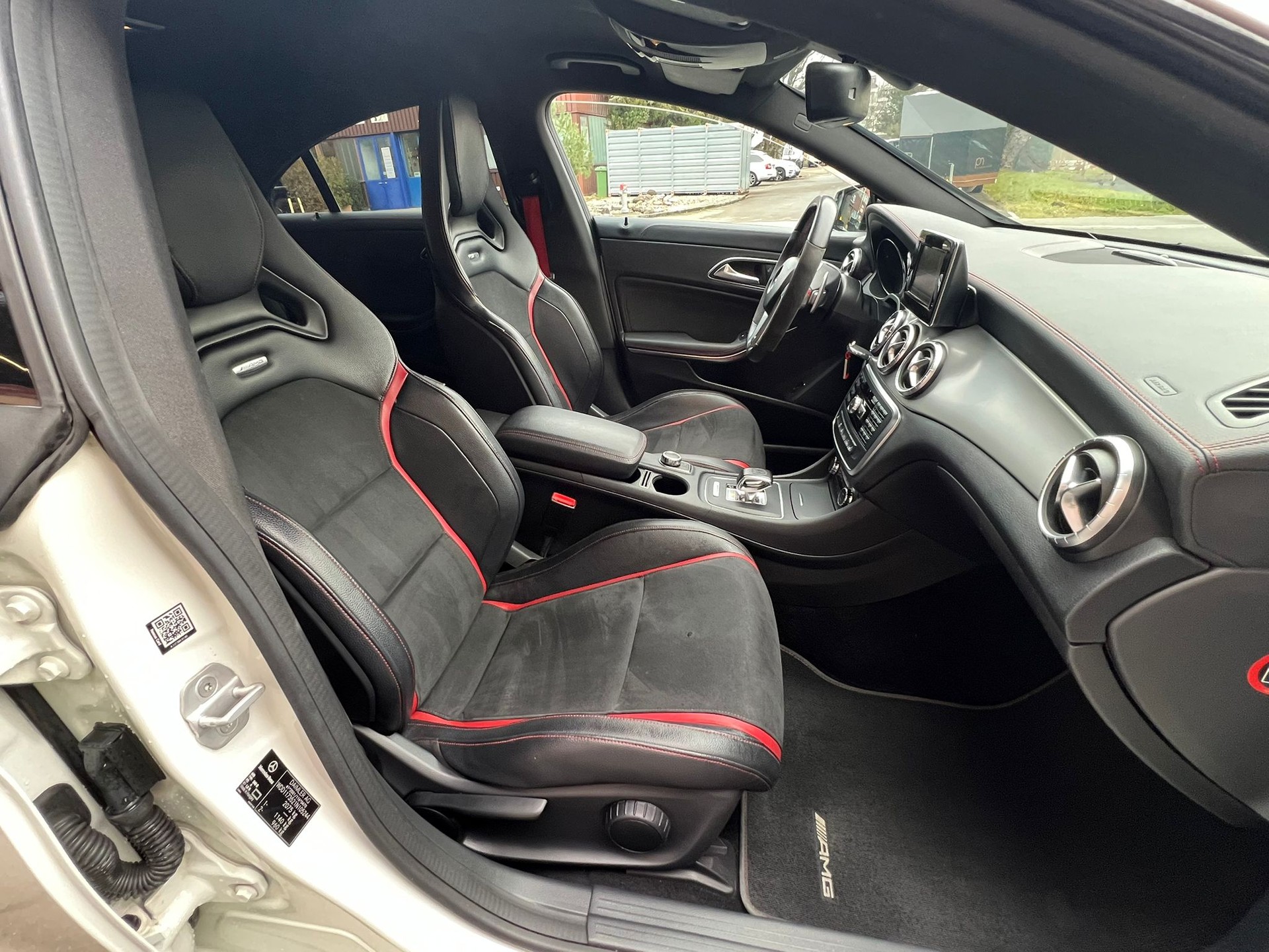 MERCEDES-BENZ CLA 45 AMG 4Matic Speedshift-image-12
