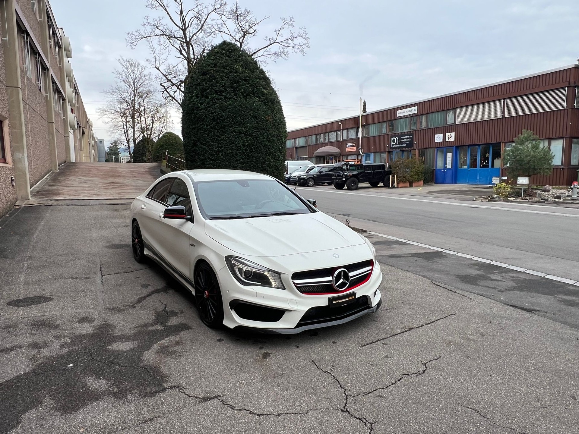 MERCEDES-BENZ CLA 45 AMG 4Matic Speedshift-showroom-element-3