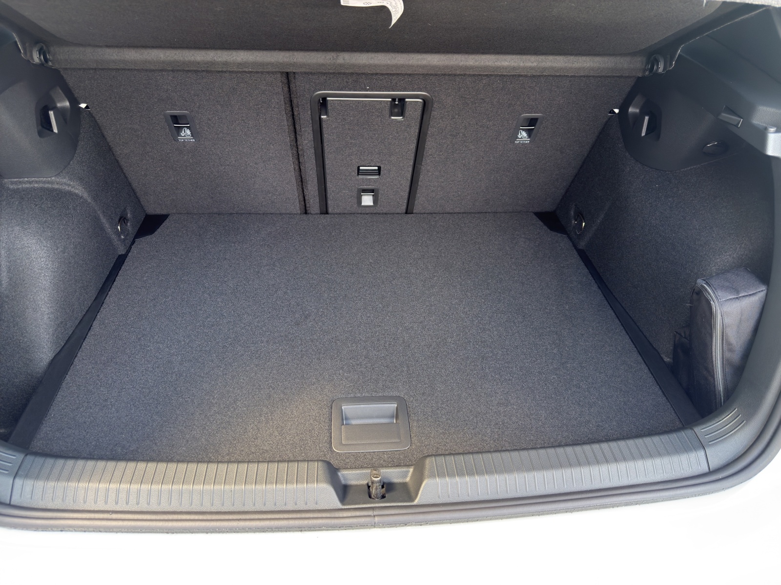 VW Golf 1.5 e TSI mHEV R-Line DSG-image-13