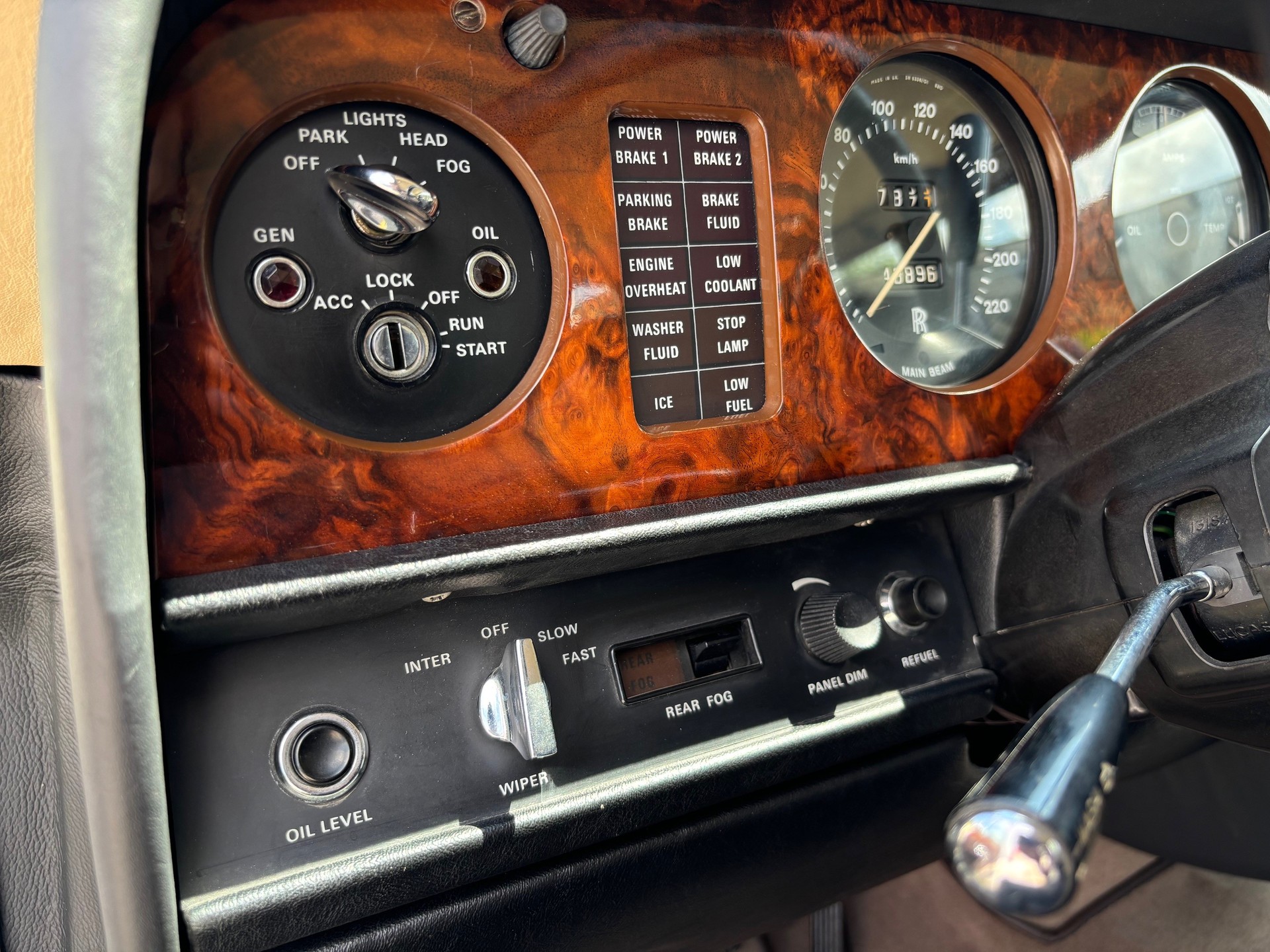ROLLS-ROYCE Corniche Coupe-image-10