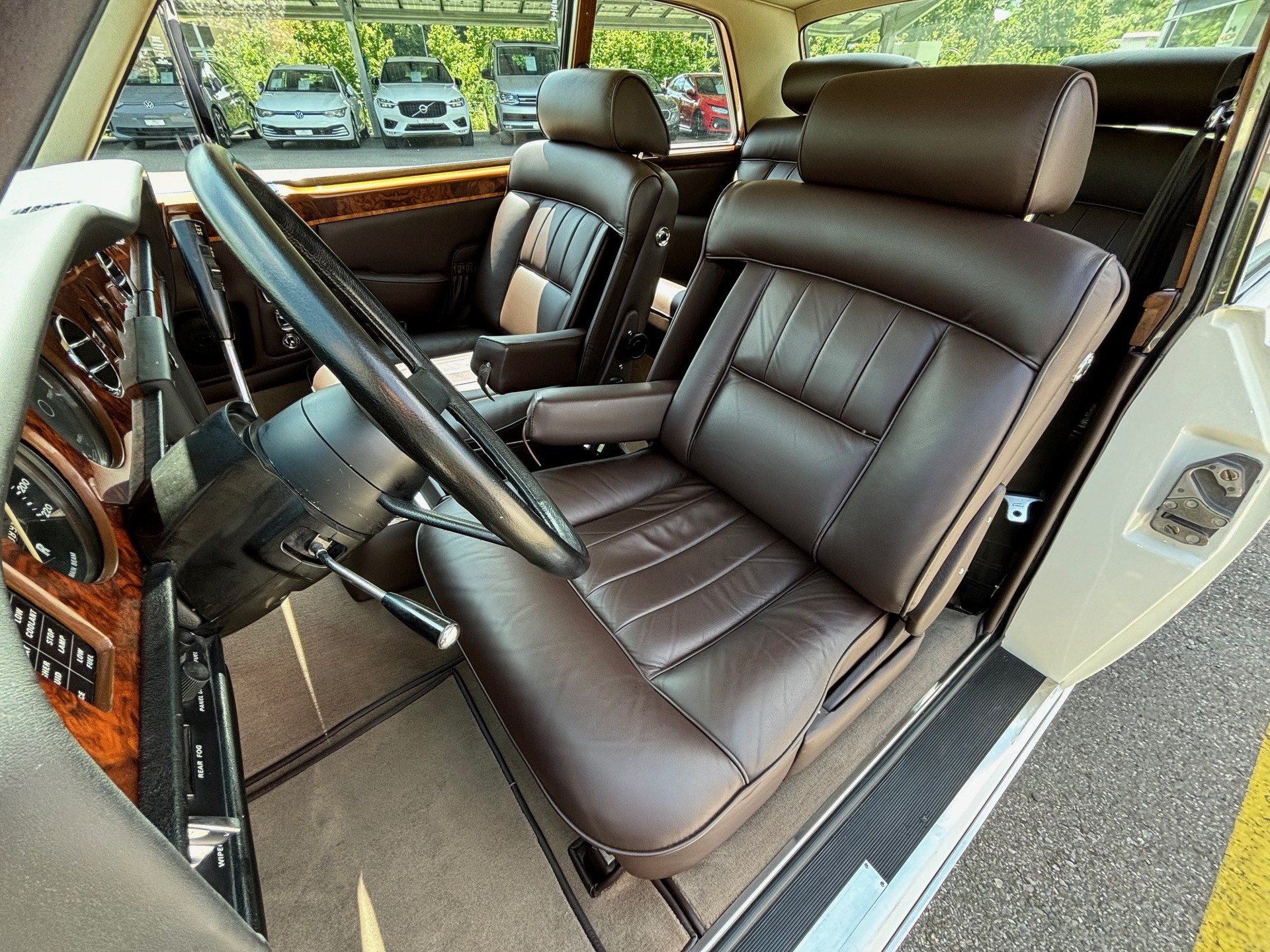 ROLLS-ROYCE Corniche Coupe-image-8