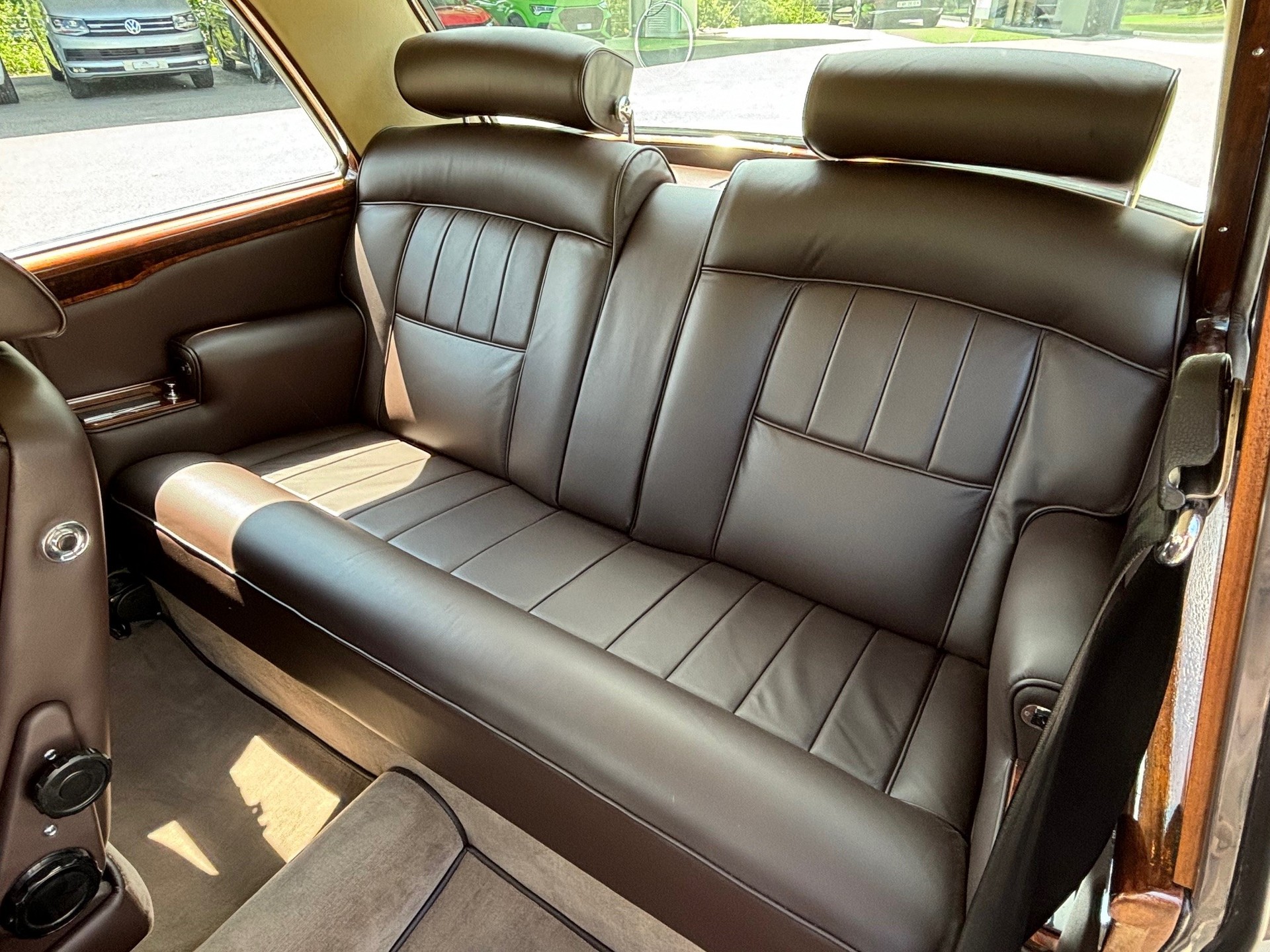 ROLLS-ROYCE Corniche Coupe-image-12