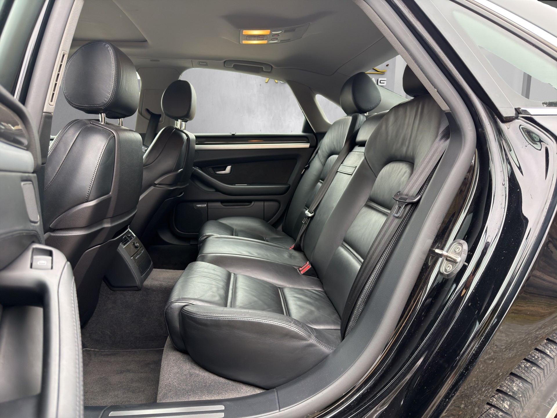 AUDI S8 5.2 V10 quattro tiptronic-image-9