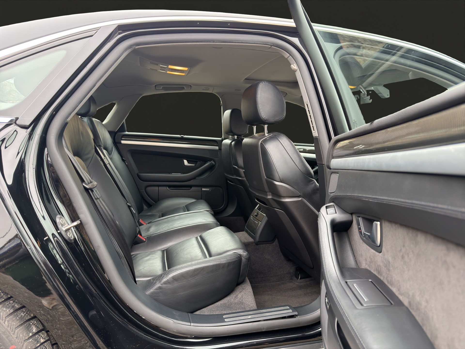 AUDI S8 5.2 V10 quattro tiptronic-image-11