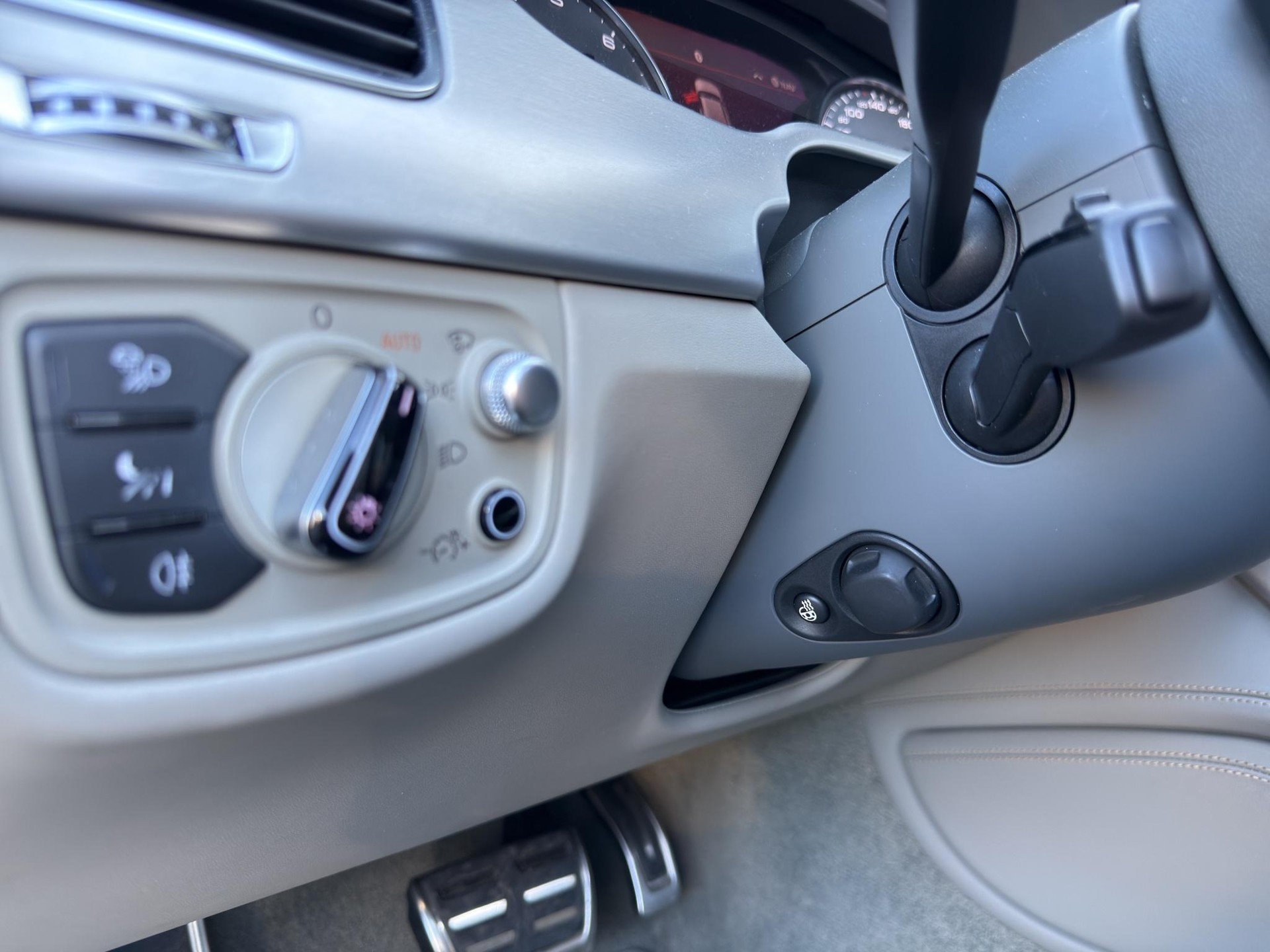 AUDI S8 4.0 V8 TFSI quattro T-Tronic-image-28