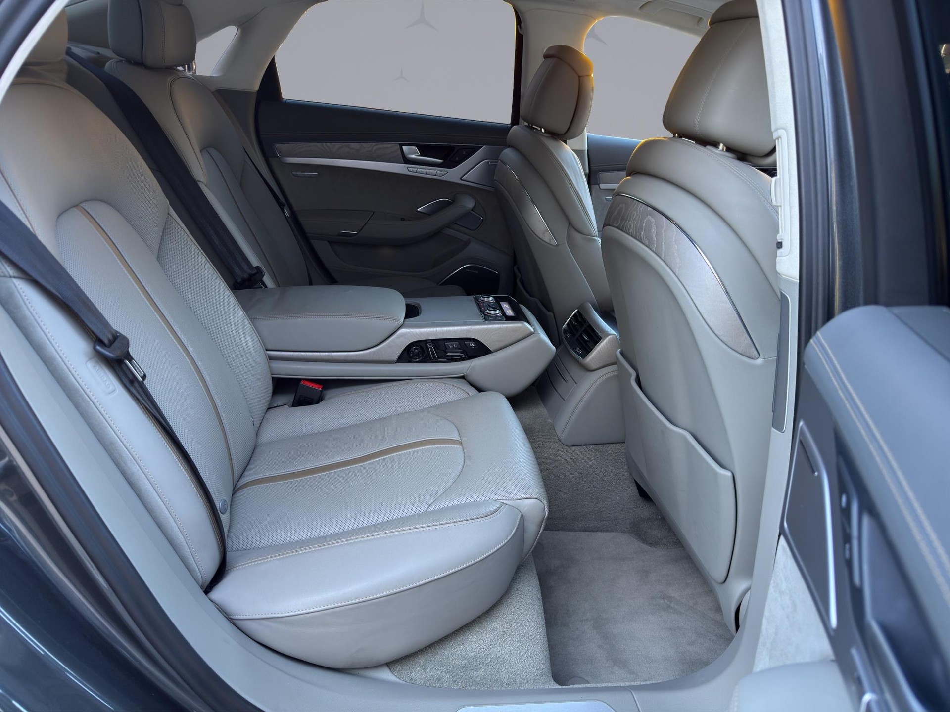 AUDI S8 4.0 V8 TFSI quattro T-Tronic-image-17