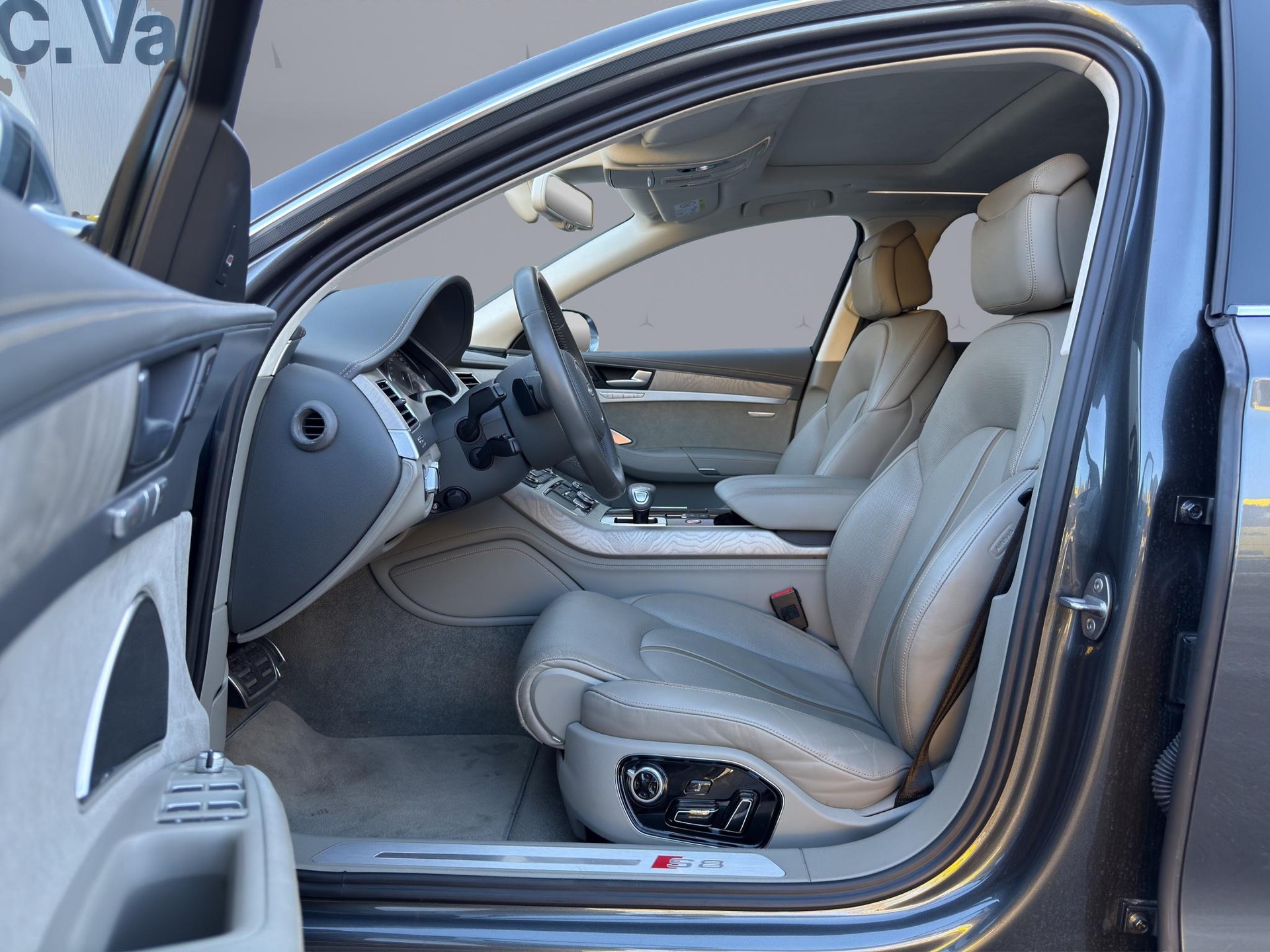 AUDI S8 4.0 V8 TFSI quattro T-Tronic-image-9