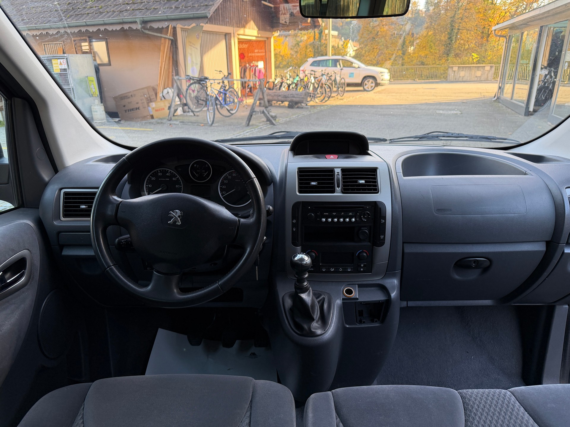 PEUGEOT Expert Tepee 2.0 HDi Allure L2-image-6