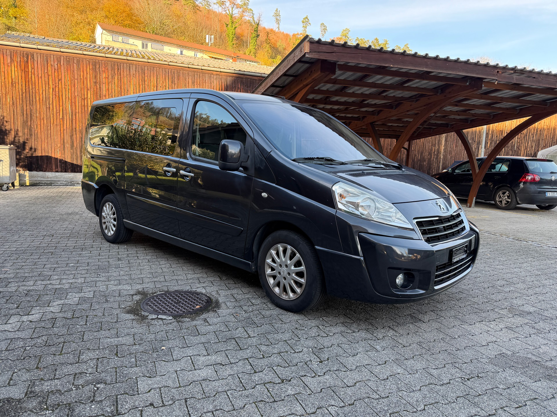 PEUGEOT Expert Tepee 2.0 HDi Allure L2-image-2