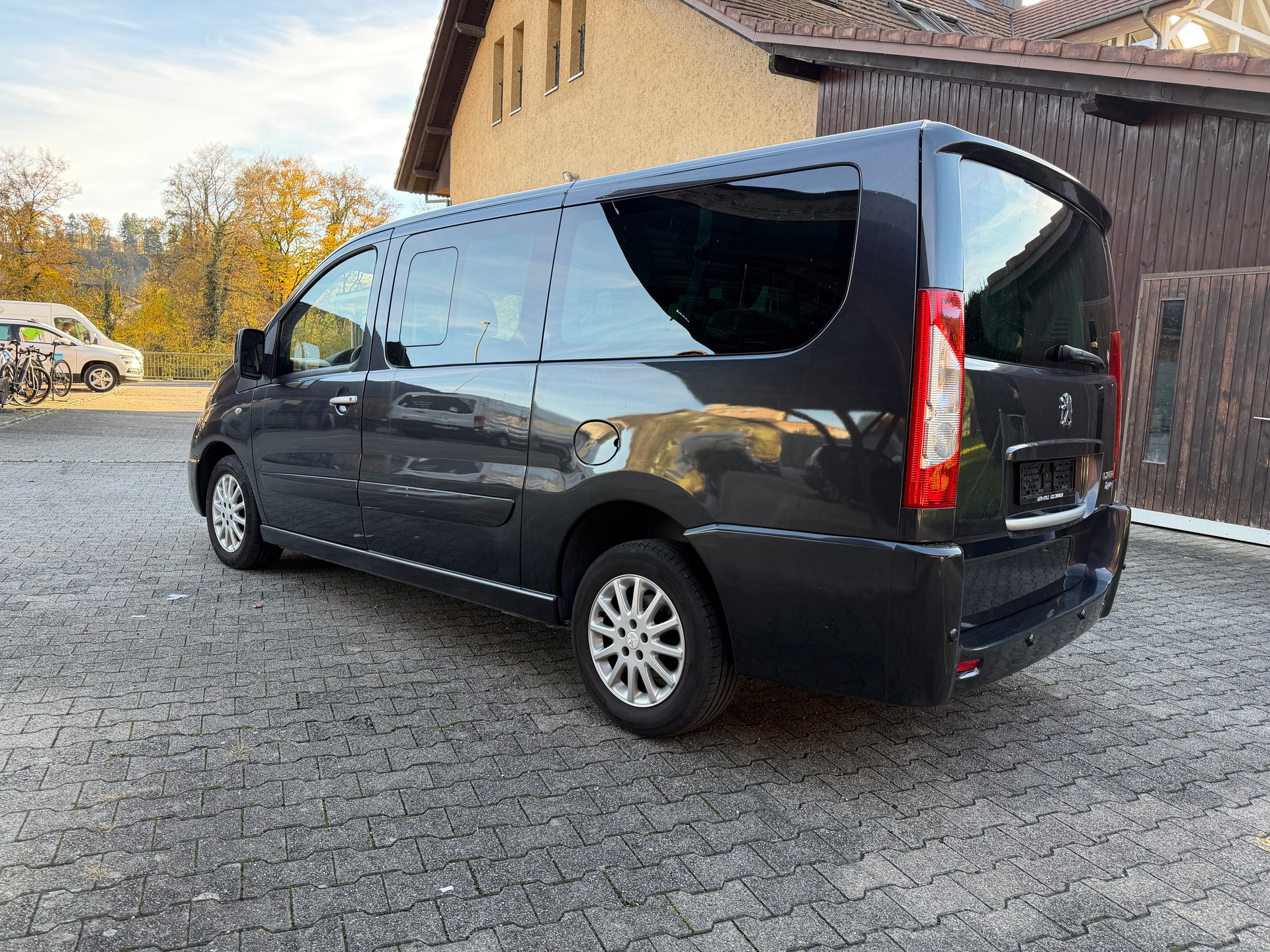 PEUGEOT Expert Tepee 2.0 HDi Allure L2-image-5