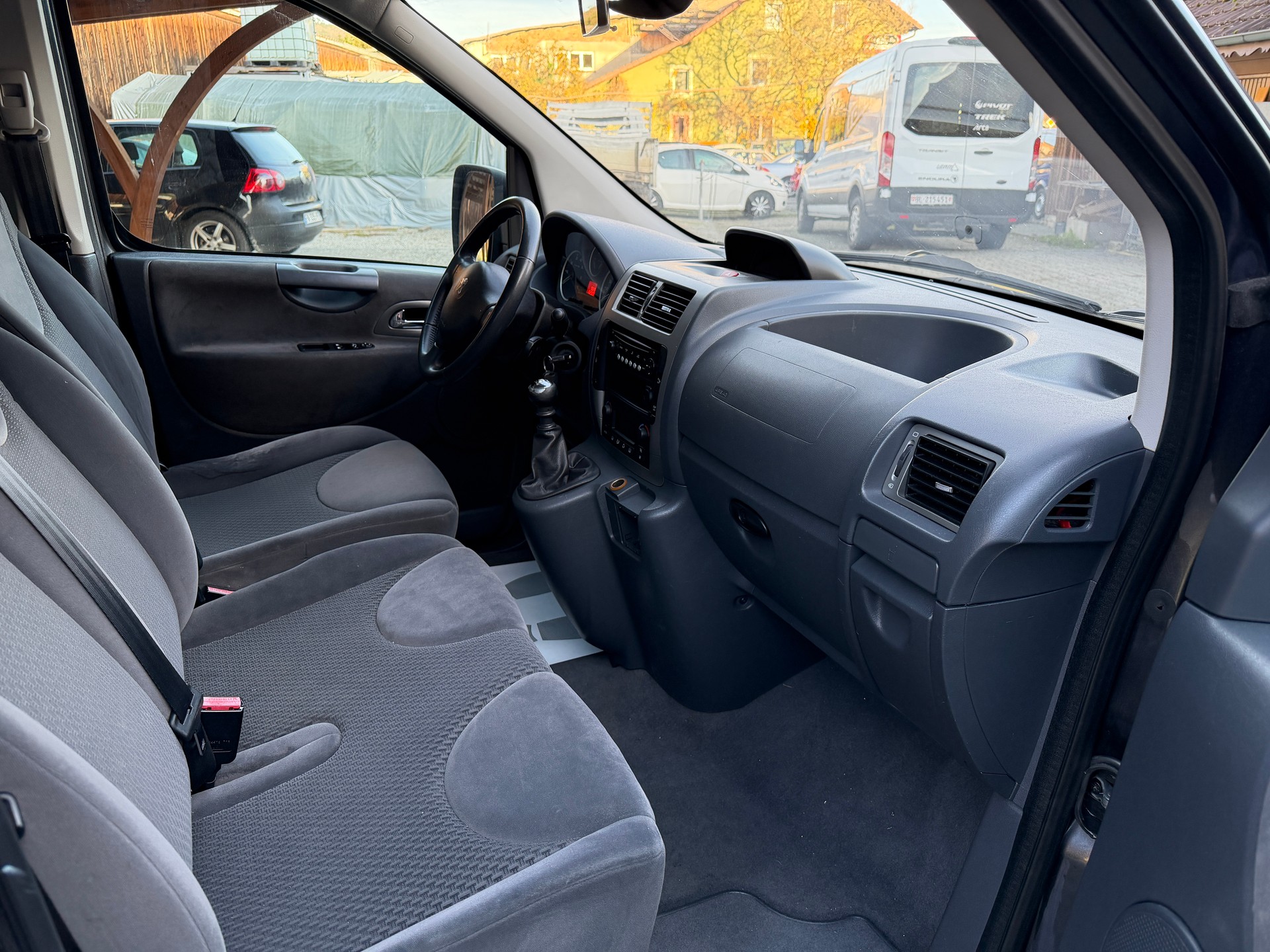 PEUGEOT Expert Tepee 2.0 HDi Allure L2-image-8