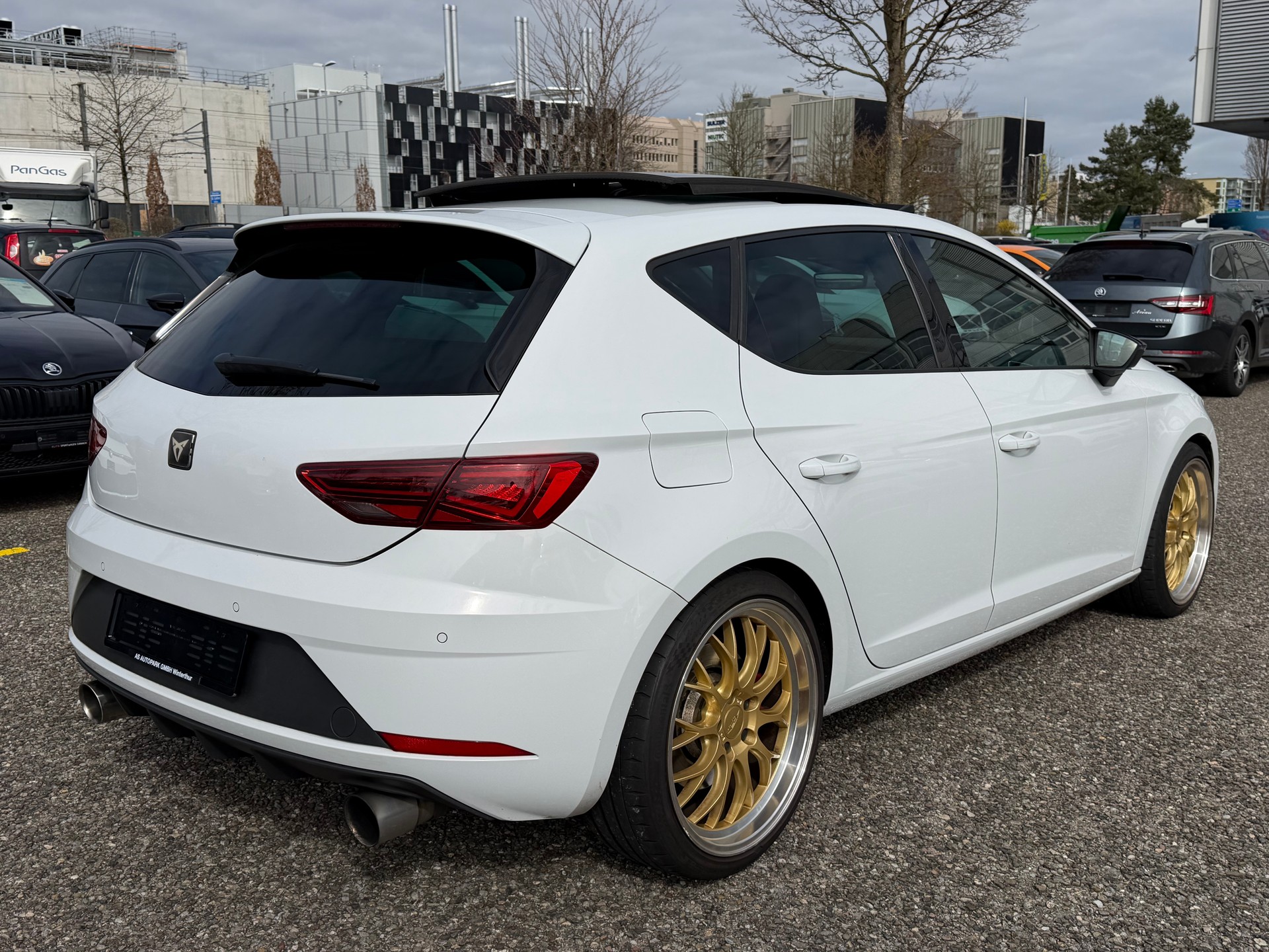 SEAT Leon 2.0 TSI Cupra 300 DSG-image-4