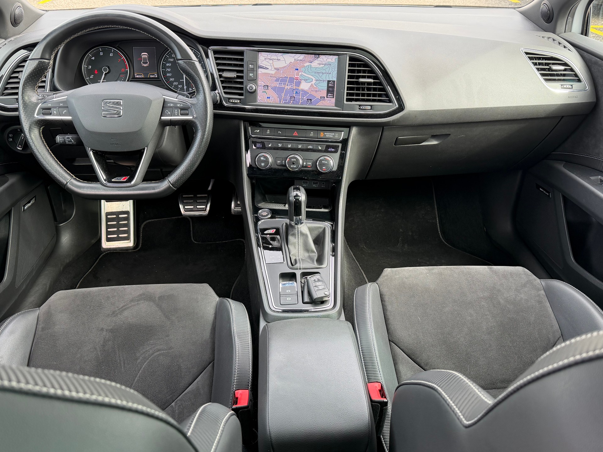 SEAT Leon 2.0 TSI Cupra 300 DSG-image-11
