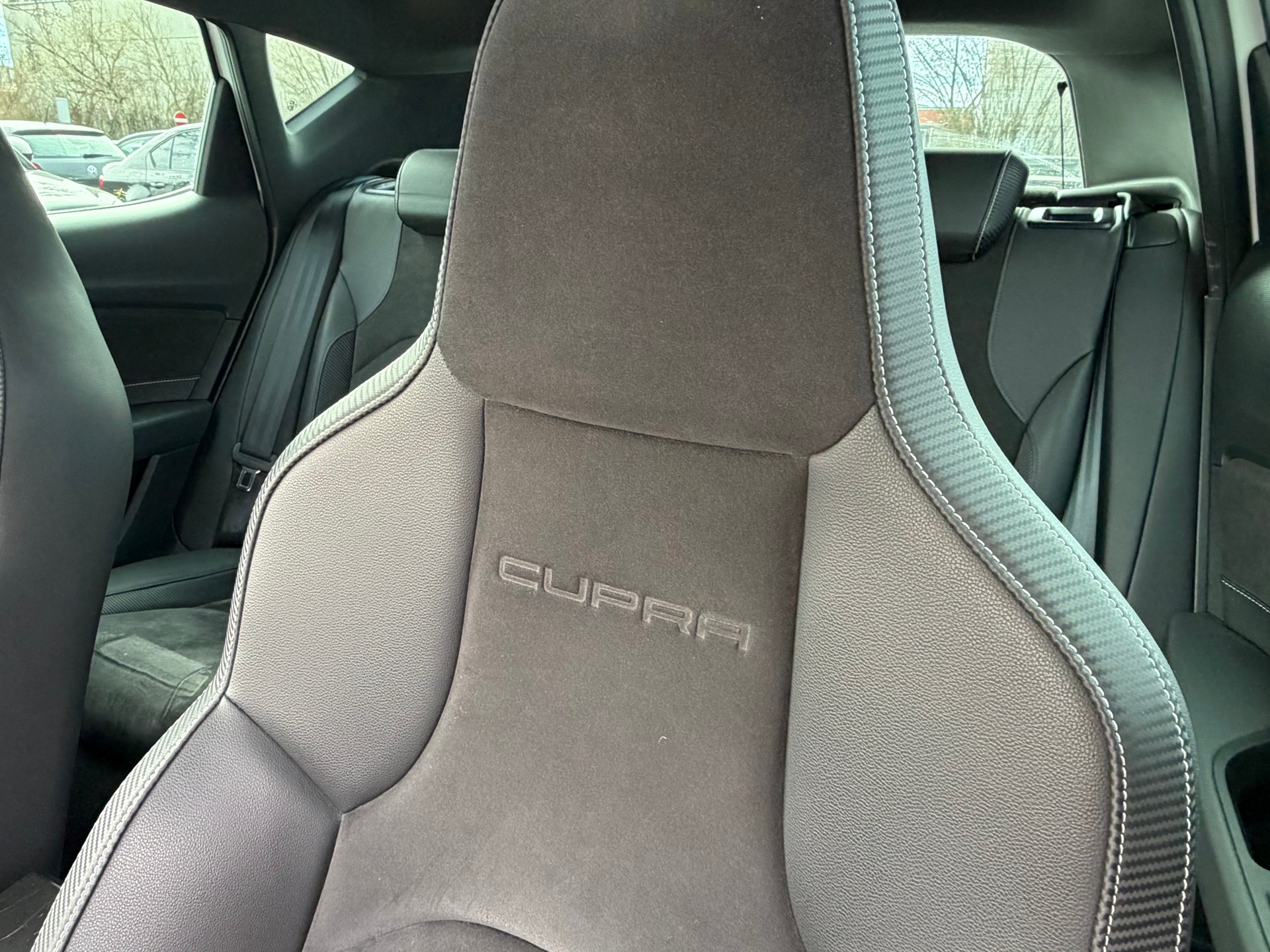 SEAT Leon 2.0 TSI Cupra 300 DSG-image-9