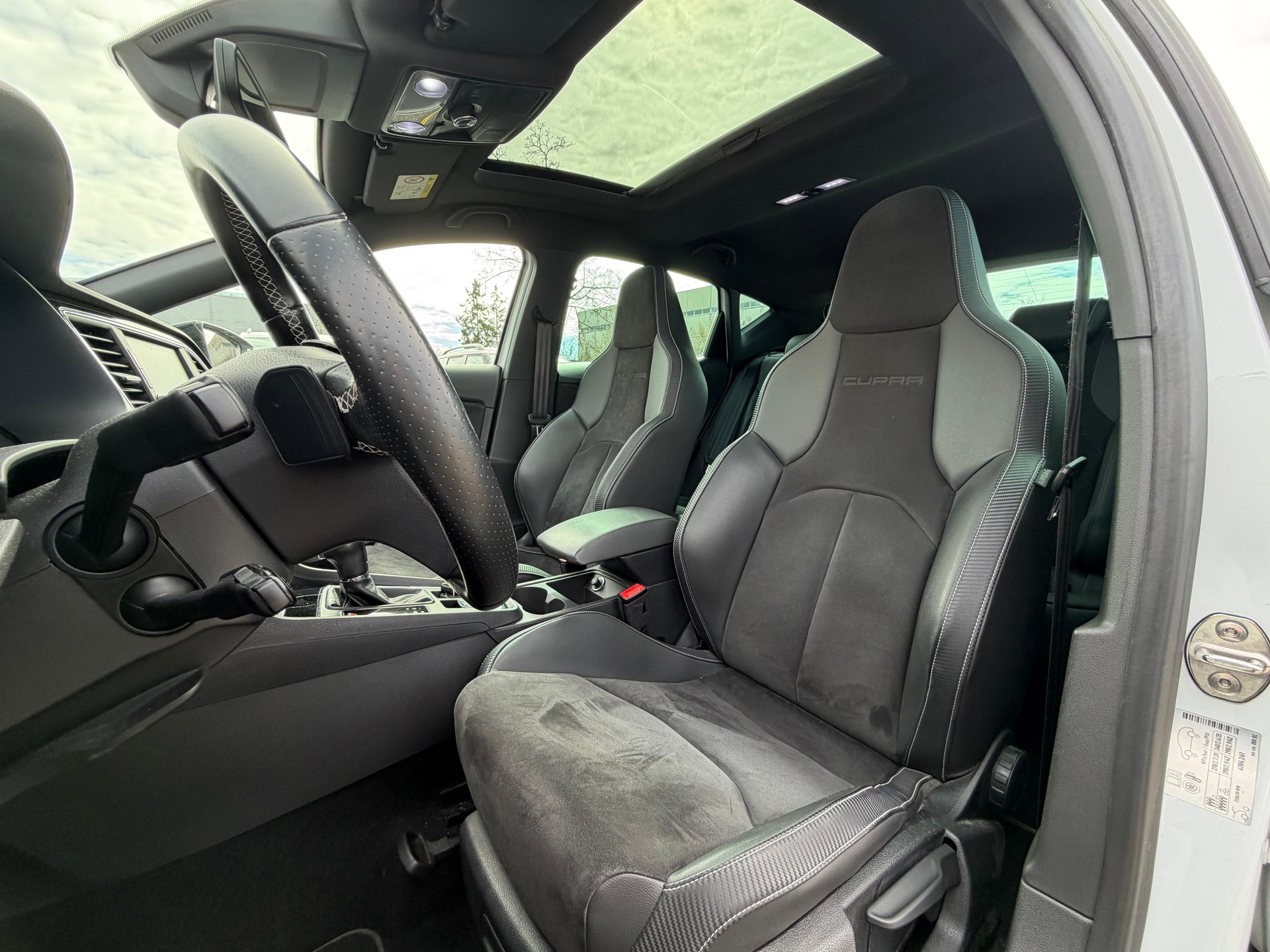SEAT Leon 2.0 TSI Cupra 300 DSG-image-8