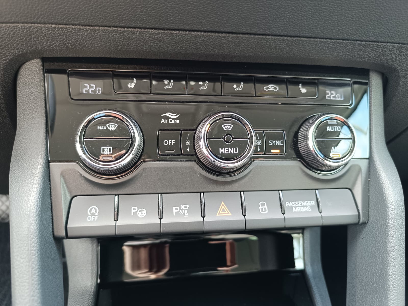 SKODA Karoq 2.0 TDI CR Style 4x4 DSG-image-12