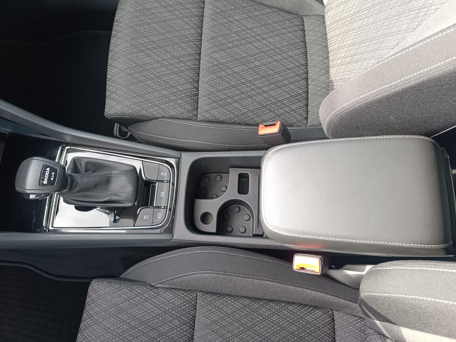 SKODA Karoq 2.0 TDI CR Style 4x4 DSG-image-13
