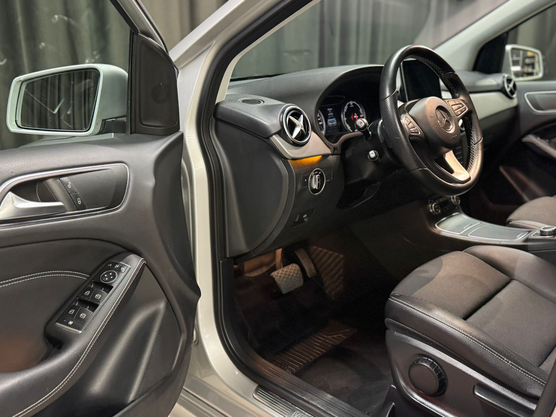 MERCEDES-BENZ B Electric Drive Urban-image-7