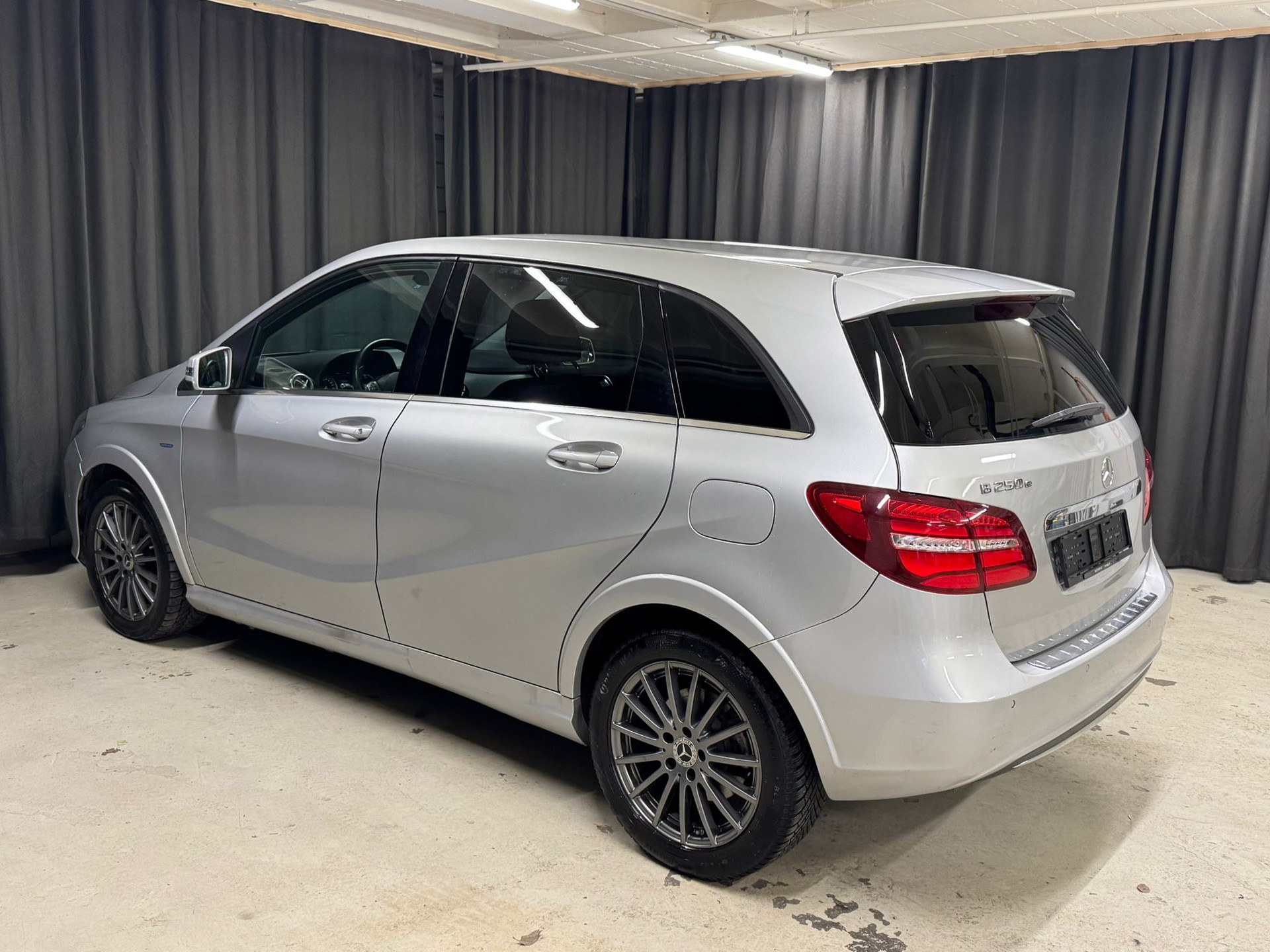 MERCEDES-BENZ B Electric Drive Urban-image-4