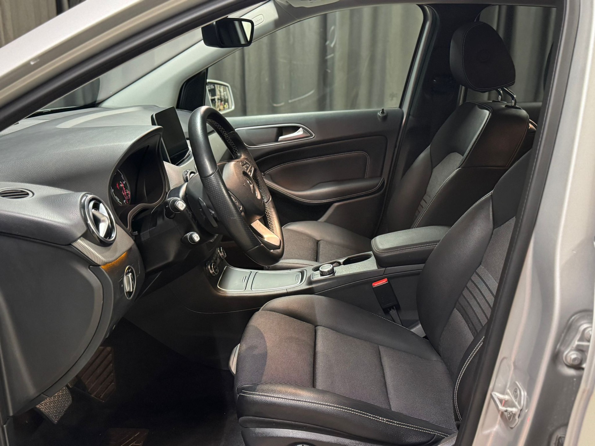 MERCEDES-BENZ B Electric Drive Urban-image-6