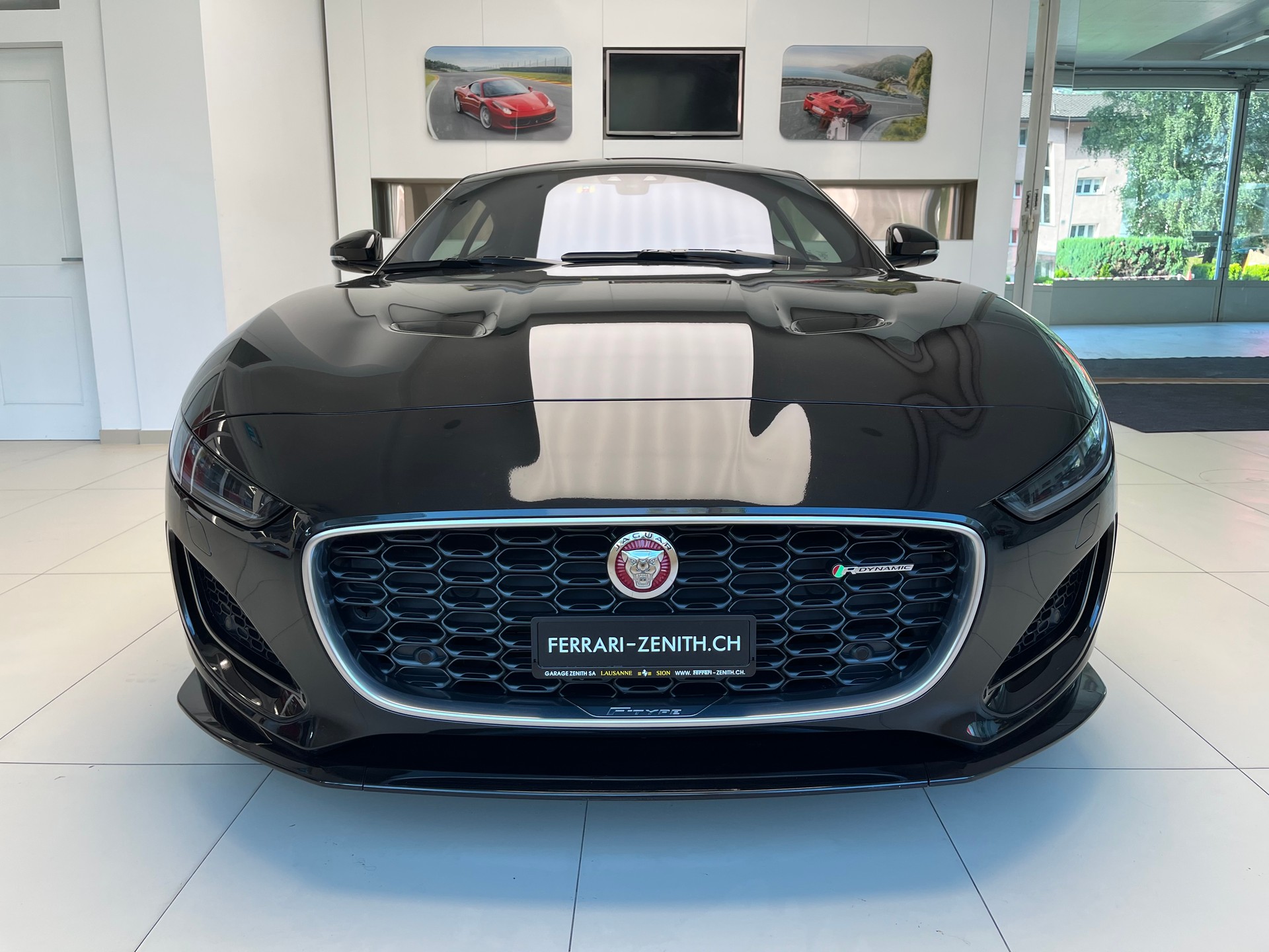 JAGUAR F-Type Coupé 5.0 V8 R-Dynamic Black Automatik AWD-image-1