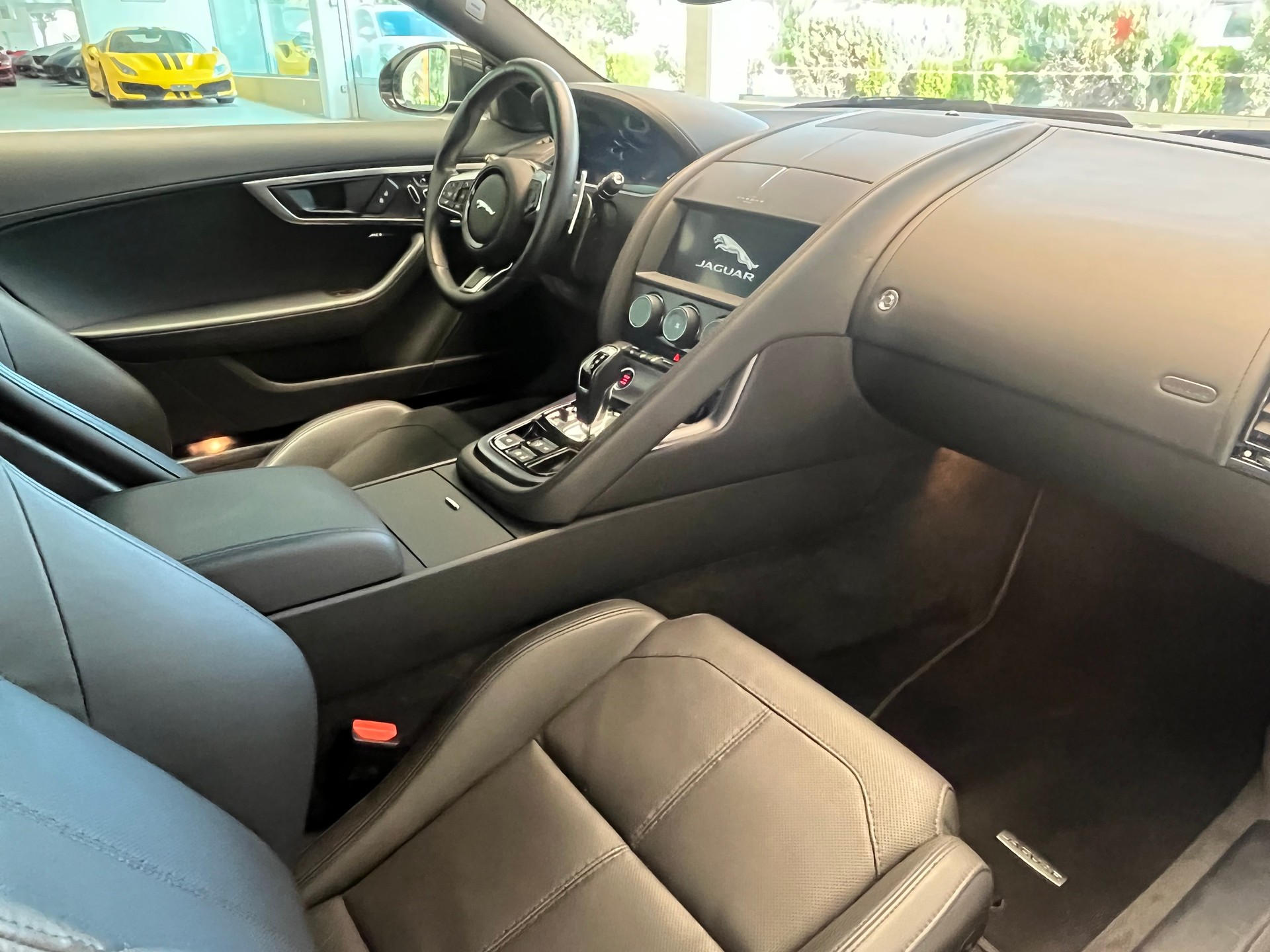 JAGUAR F-Type Coupé 5.0 V8 R-Dynamic Black Automatik AWD-image-13
