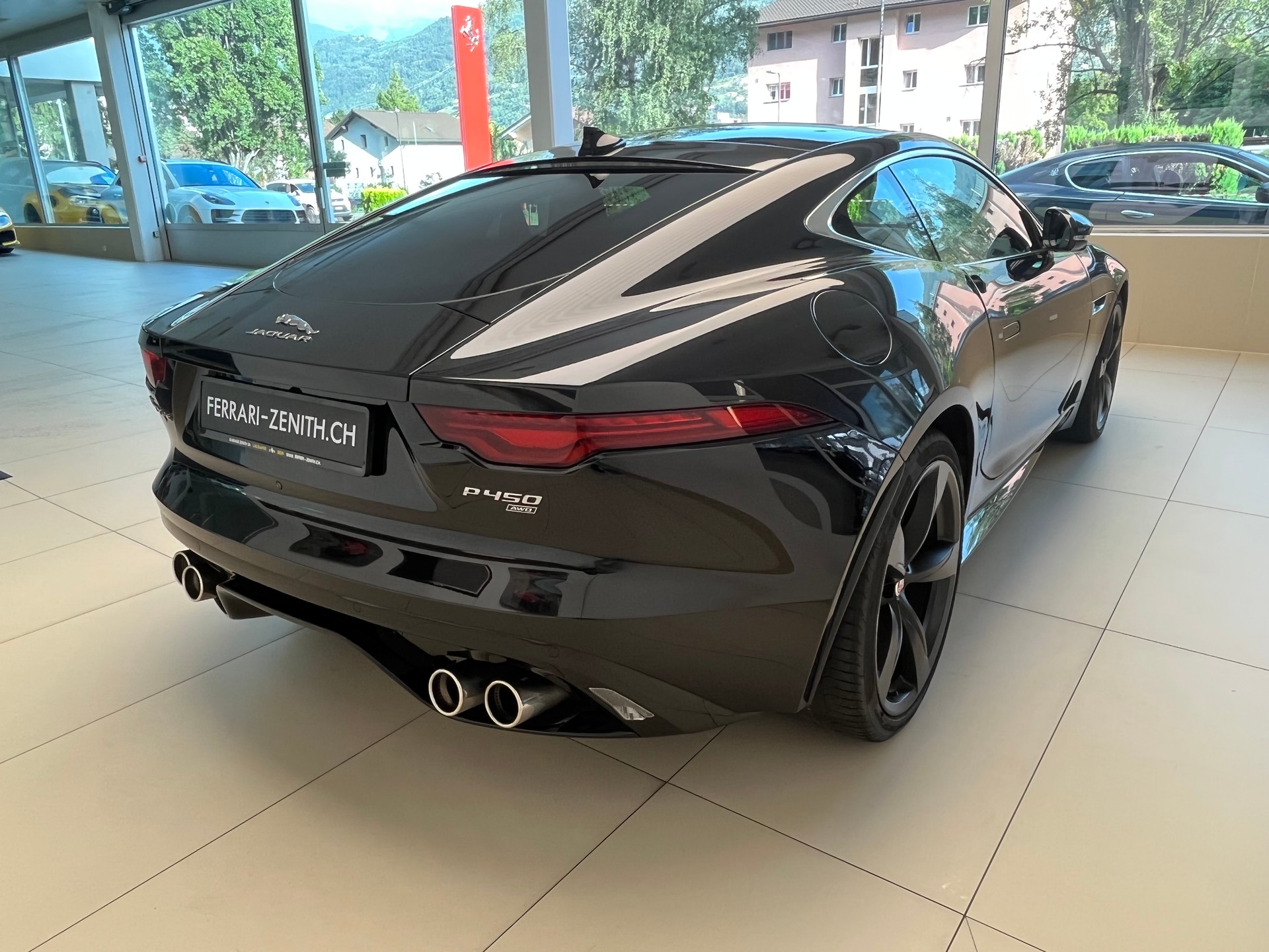 JAGUAR F-Type Coupé 5.0 V8 R-Dynamic Black Automatik AWD-image-5