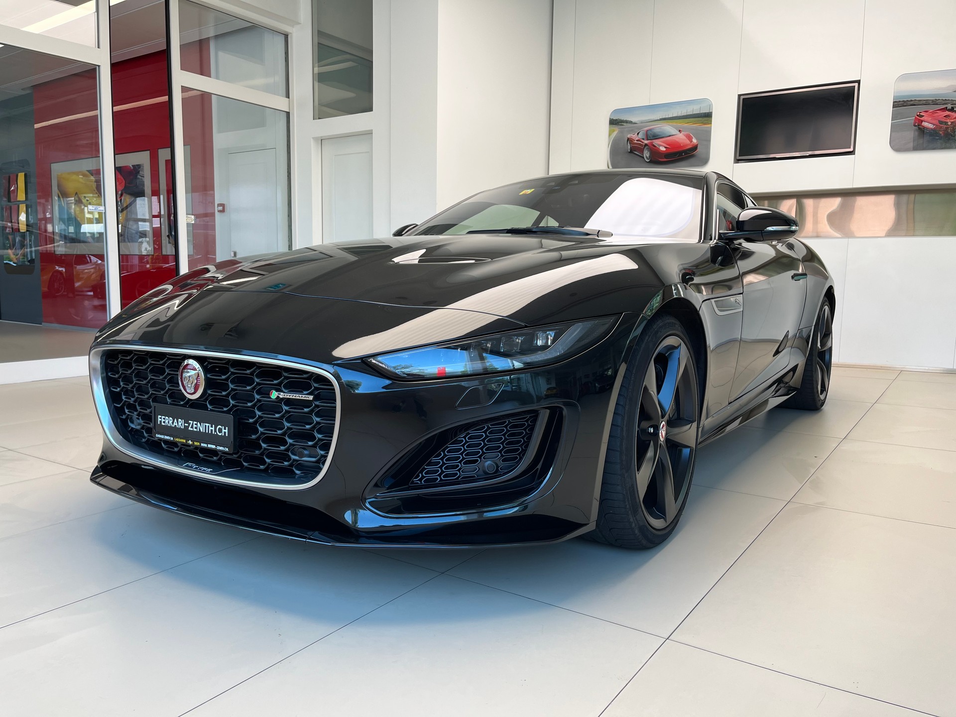 JAGUAR F-Type Coupé 5.0 V8 R-Dynamic Black Automatik AWD