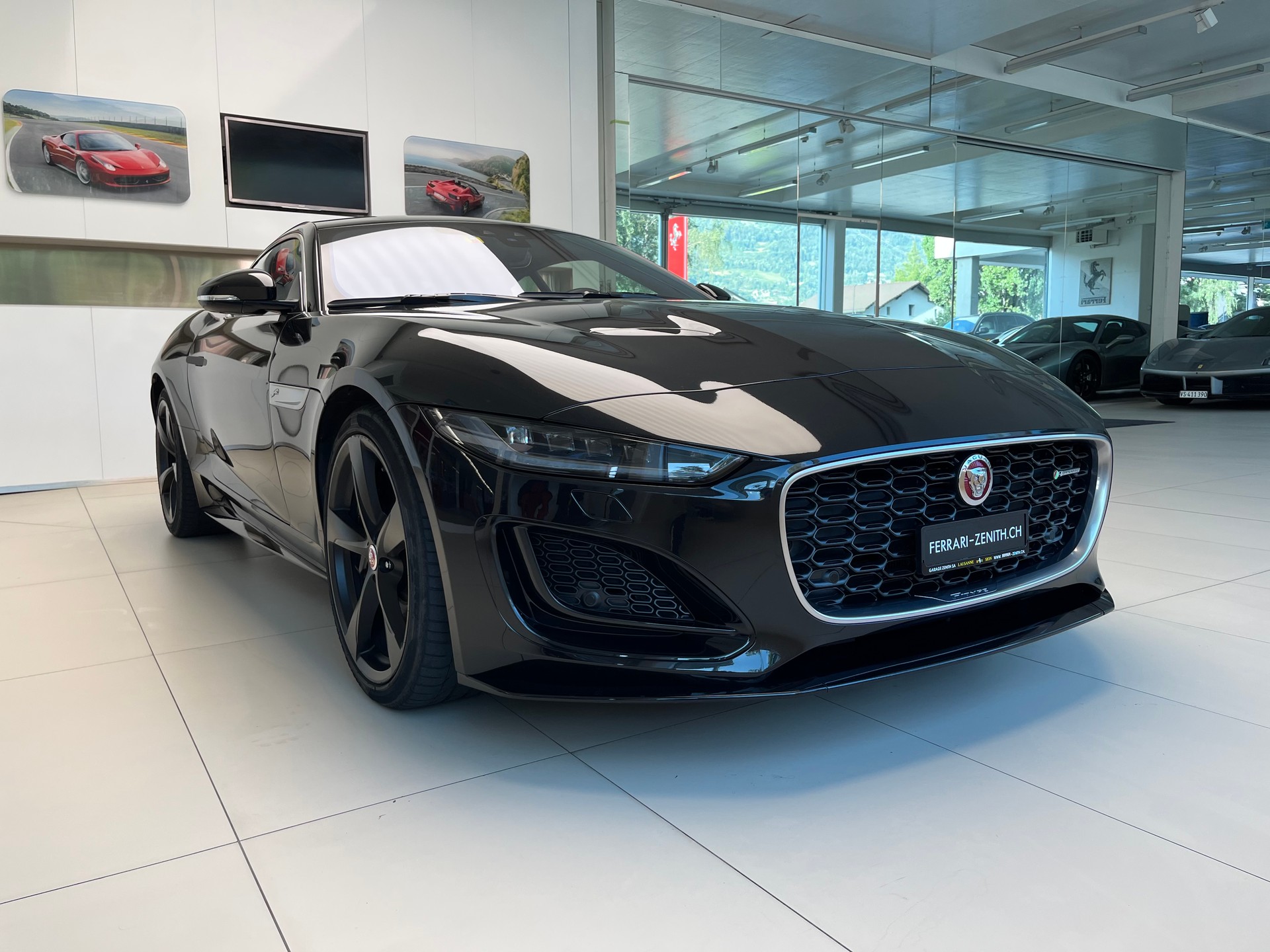 JAGUAR F-Type Coupé 5.0 V8 R-Dynamic Black Automatik AWD-image-3