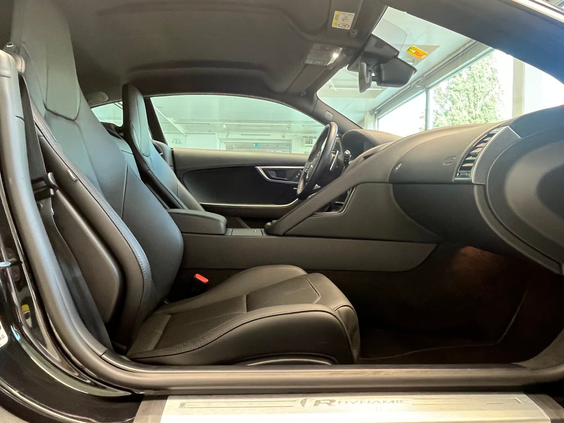 JAGUAR F-Type Coupé 5.0 V8 R-Dynamic Black Automatik AWD-image-14